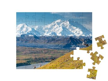 puzzleYOU Puzzle Karibu-Hirsch vor dem Mount Denali, Alaska, 48 Puzzleteile, puzzleYOU-Kollektionen Seven Summits