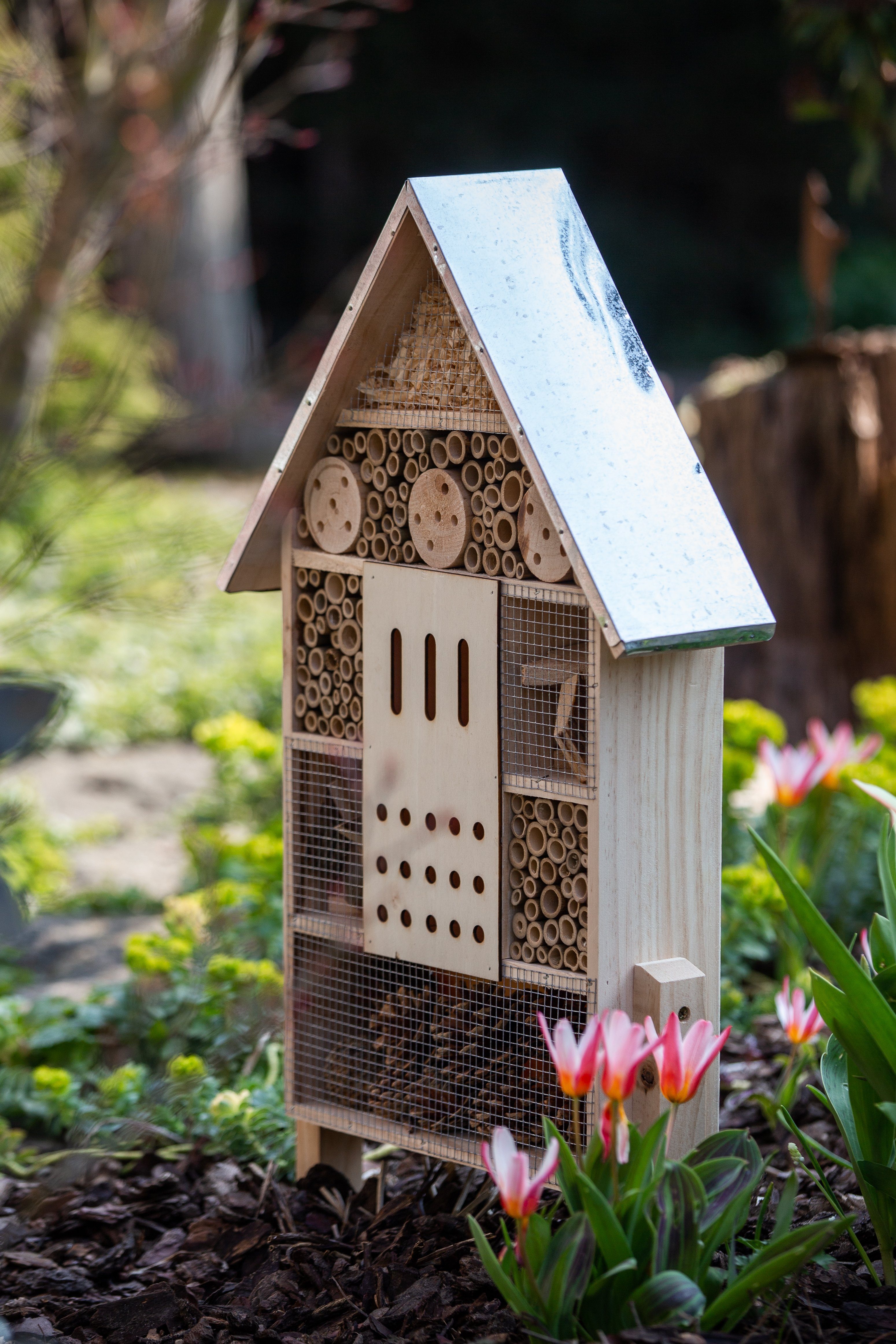 Cult at Home Insektenhotel Insektenhotel groß XXL stehend - Gesamthöhe 77 cm – Hummelhaus