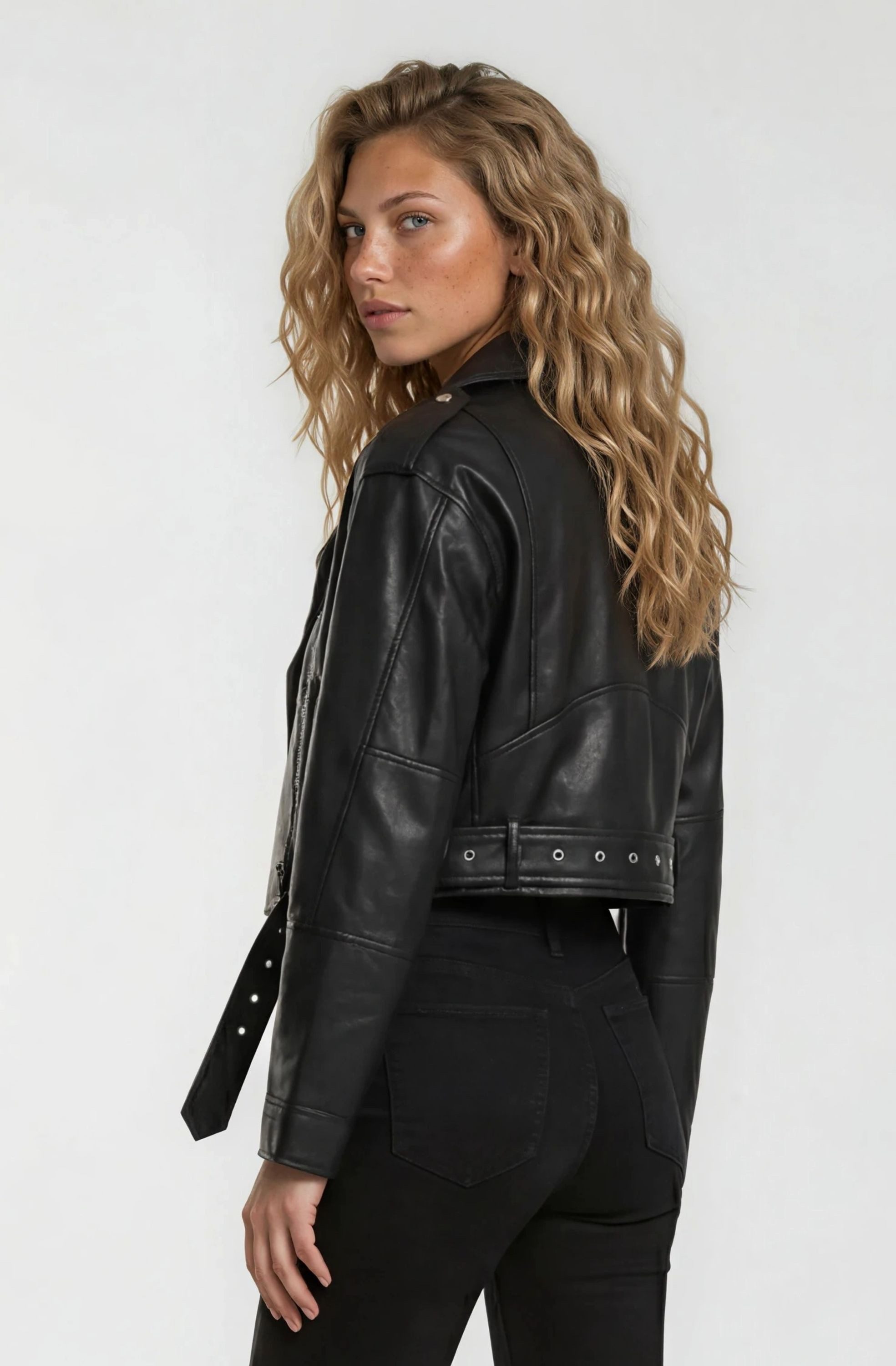 trueprodigy Lederjacke Rosa Oversize Bikerjacke mit Reißverschlussdetails