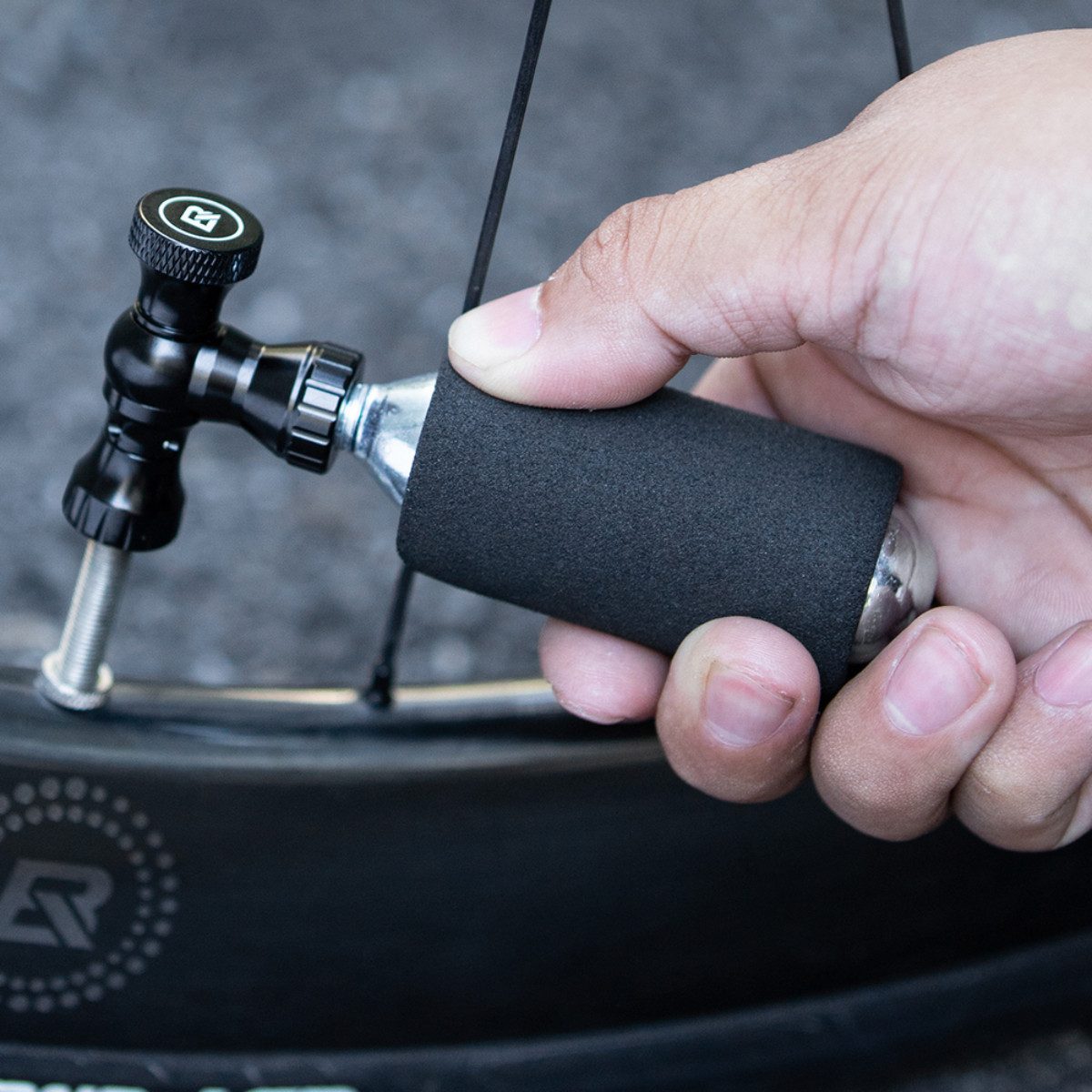 ROCKBROS CO2-Pumpe, Kompakter CO2 Pumpenkopf mit Schnellaufblasfunktion