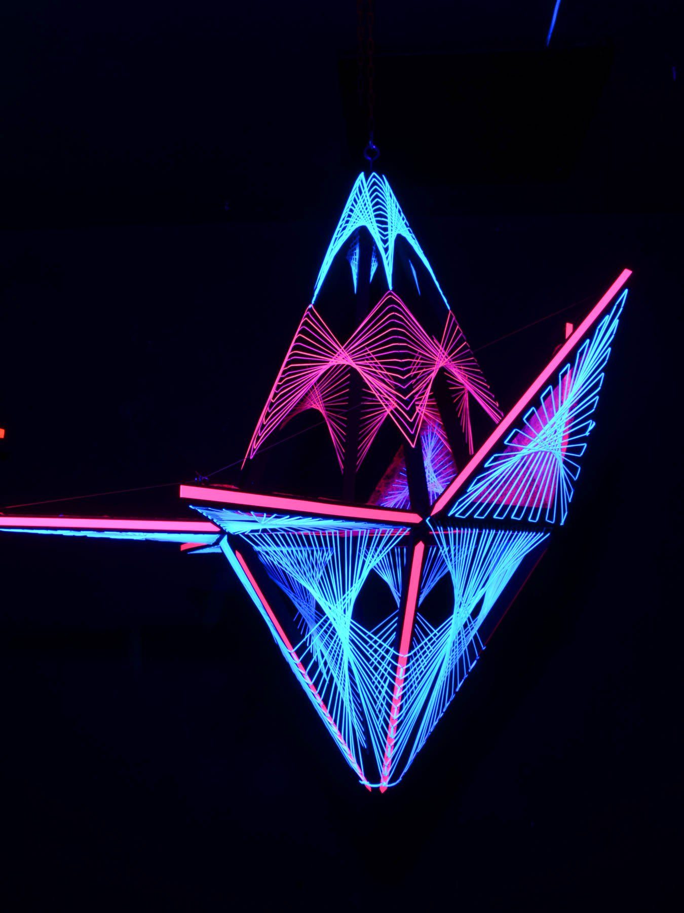 leuchtet Schwarzlicht unter UV-aktiv, 1,30m, PSYWORK 3D Sechseck StringArt Schwarzlicht mit "Pink Dekoobjekt Dreiecken Shadow",