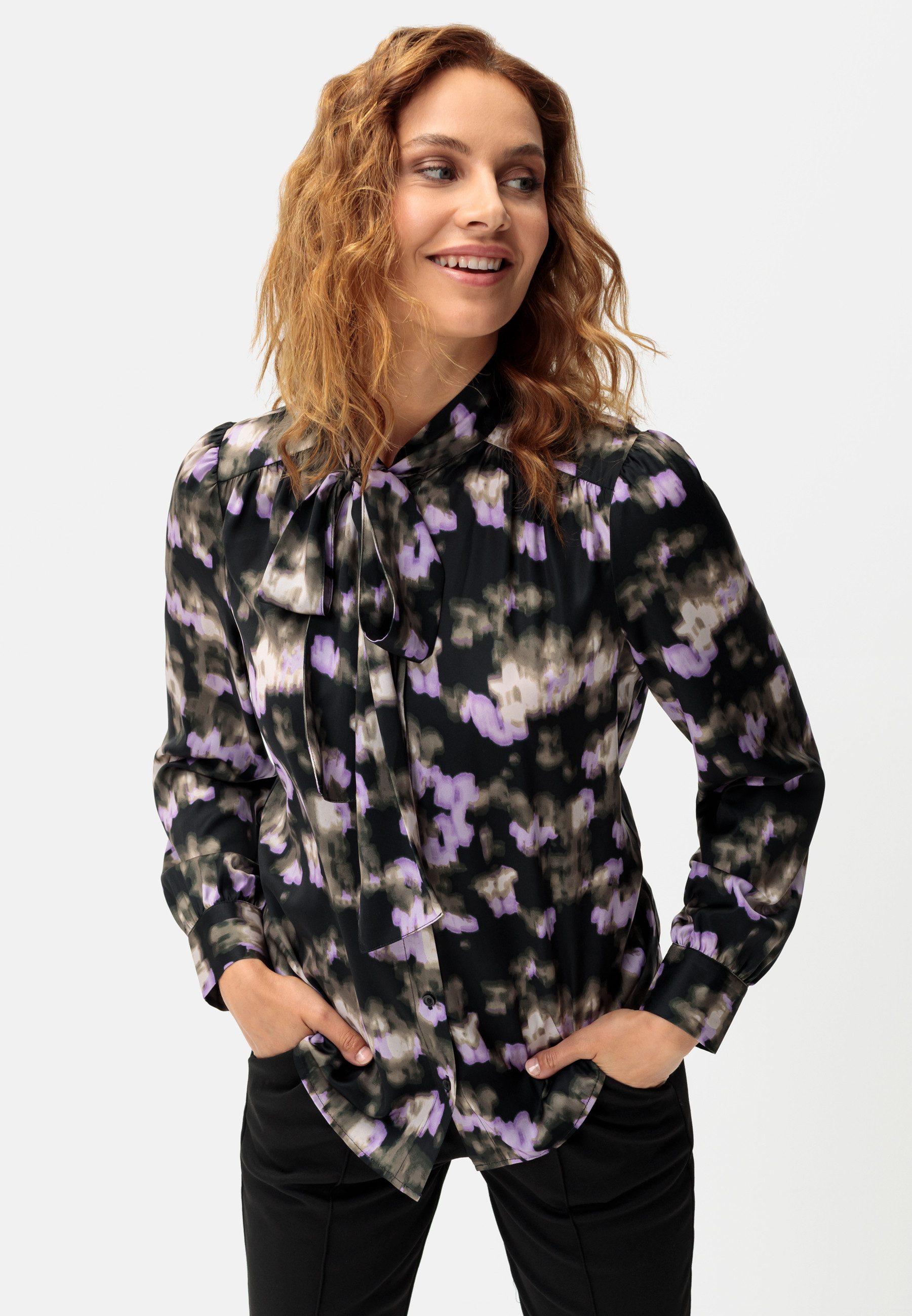 LASCANA Schluppenbluse aus Satin. € 49,99