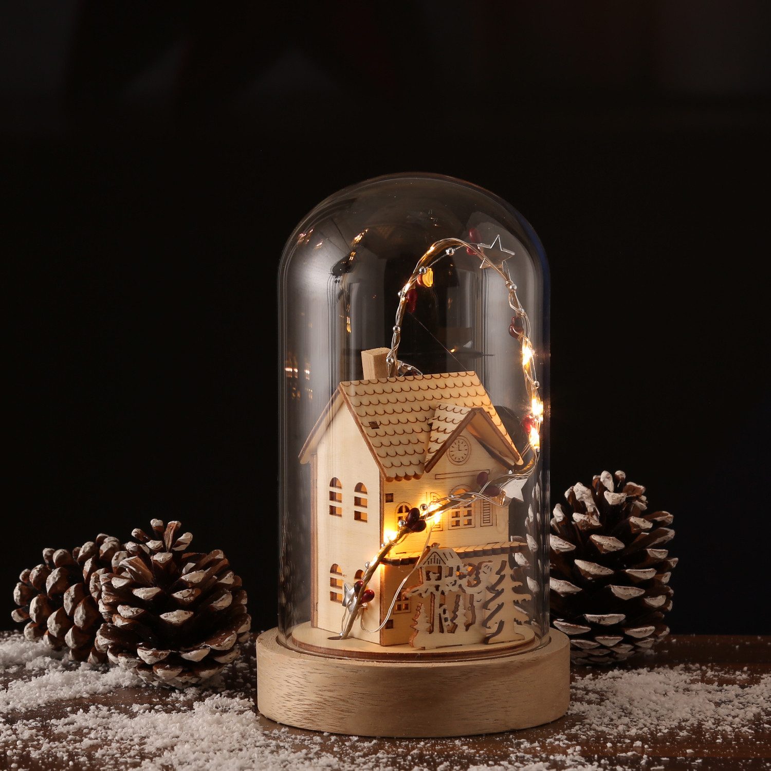 MARELIDA LED Dekoobjekt LED Deko in Glaskuppel Holzhaus Weihnachtsdeko 10 LED 20cm natur, LED Classic, warmweiß (2100K bis 3000K)