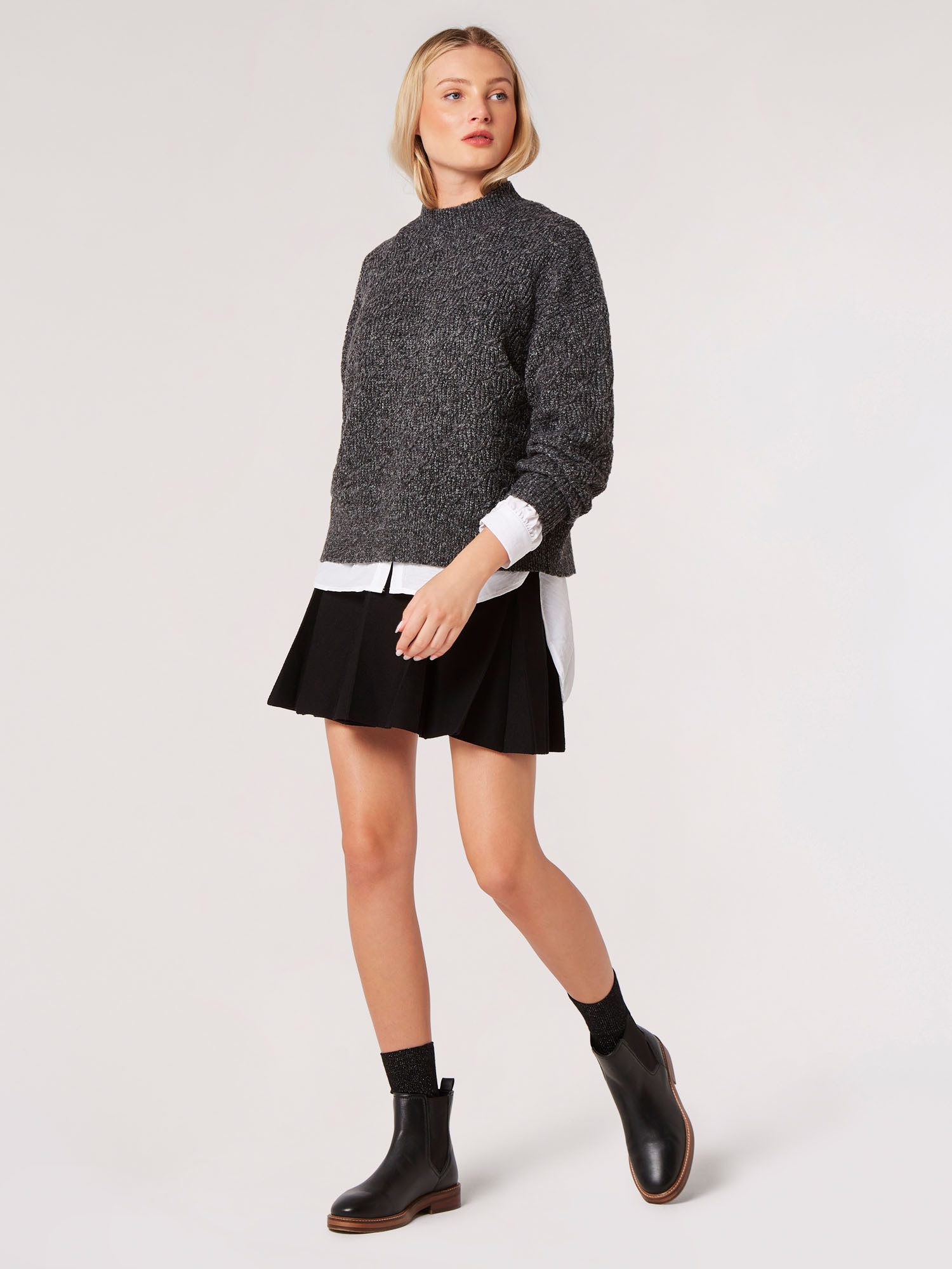 Strickpullover Pullover mit Flechtdetails