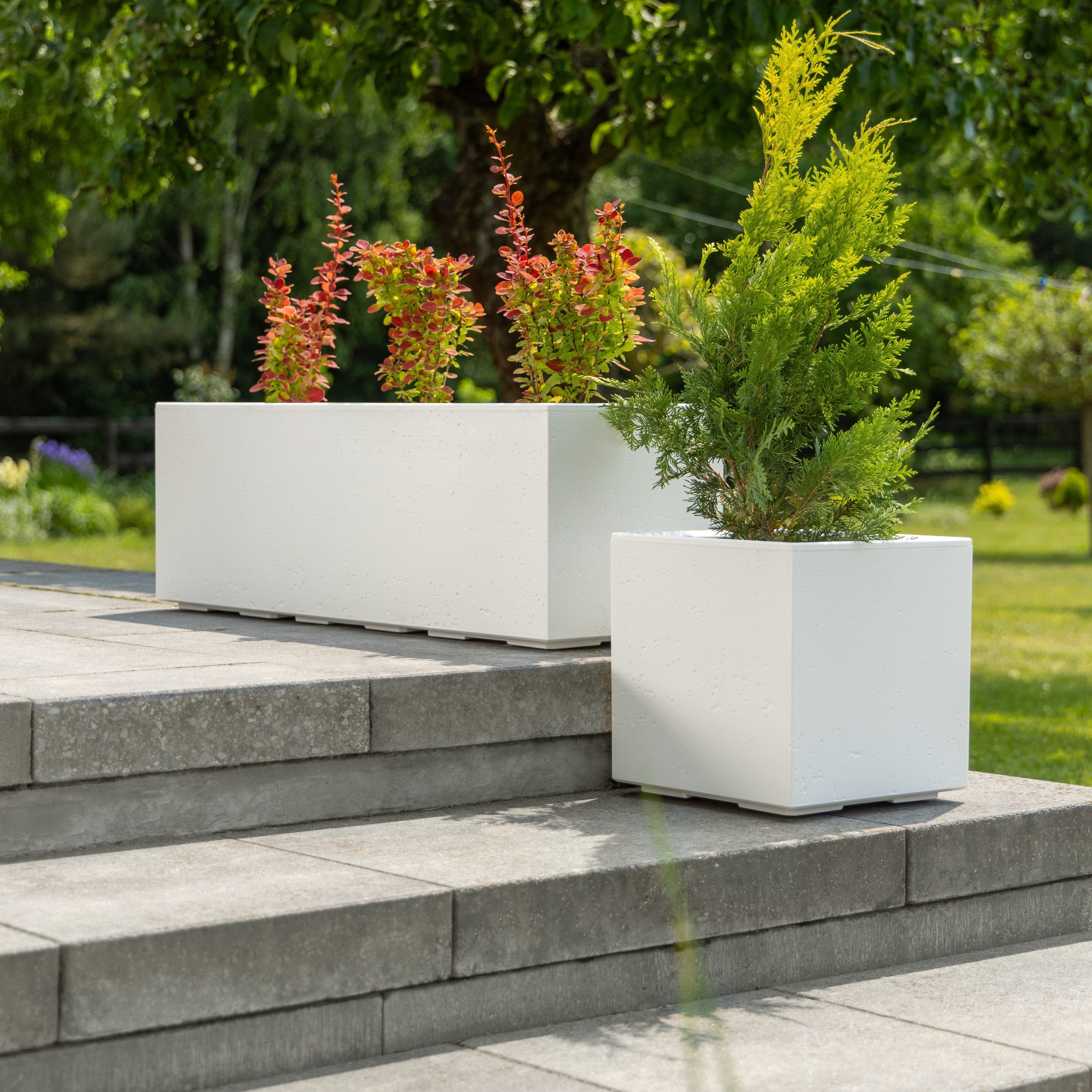 ONDIS24 Pflanzkübel Caro Beton Optik Blumenkübel mit Rollen aus Kunststoff 100% Recycled, frostsicher und UV-beständig