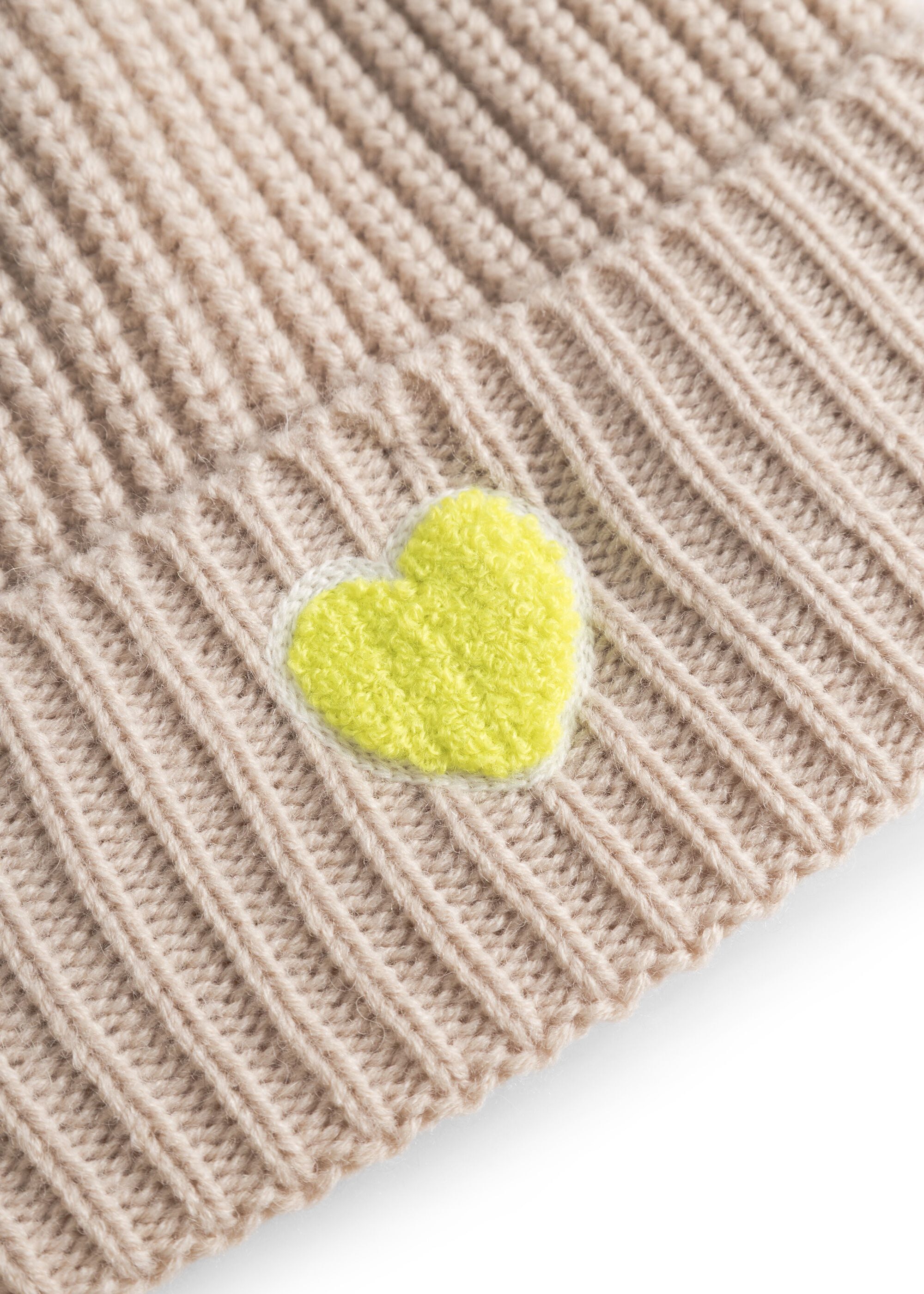 Codello Strickmütze (1-St) mit einem „Herz“-Stickerei in Teddy-Optik günstig online kaufen