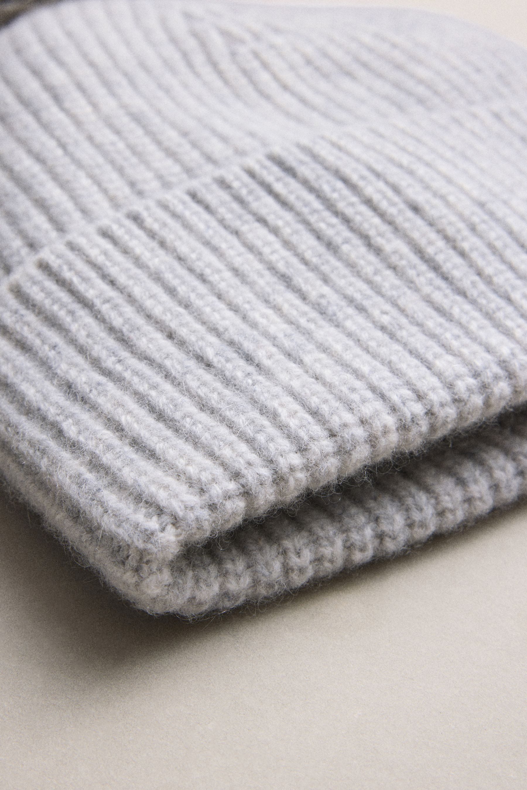 Next Strickmütze N. Premium Pudelmütze aus Kaschmir (1-St)