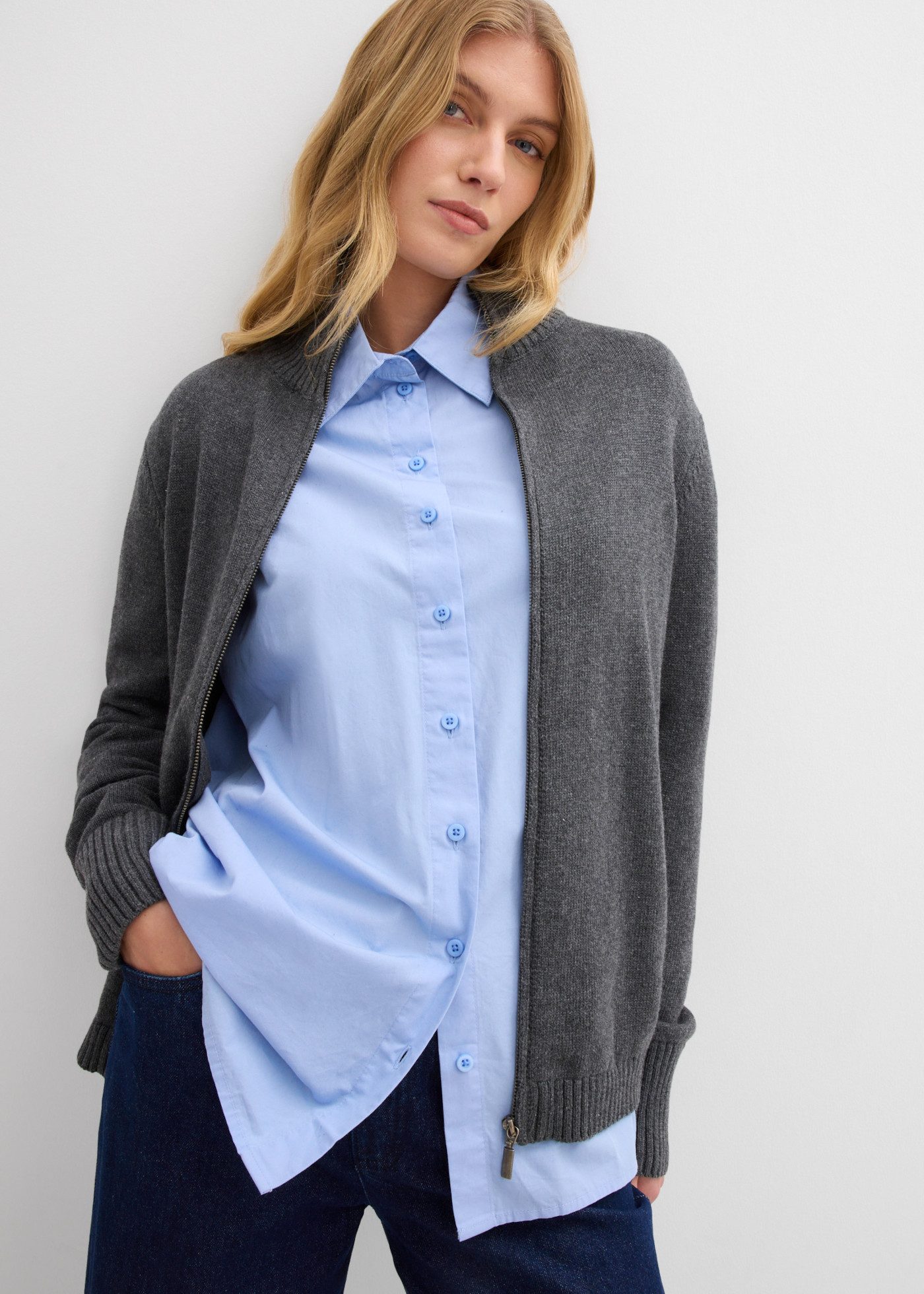 bonprix Strickjacke mit Reißverschluss, aus Baumwolle, bequeme Passform, im Casual-Stil