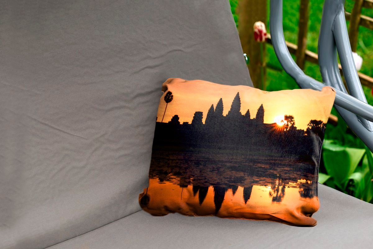 MuchoWow Dekokissen Roter Himmel in Outdoor-Dekorationskissen, Kambodscha, Wat über Dekokissenbezug, Angkor dem Kissenhülle Polyester