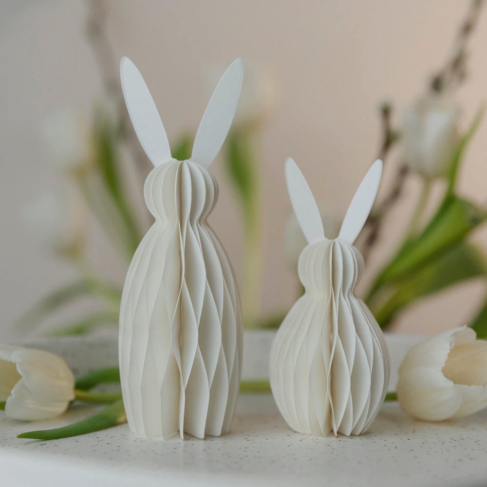 studio mkono Dekoobjekt Osterhase Paul aus Papier in weiß