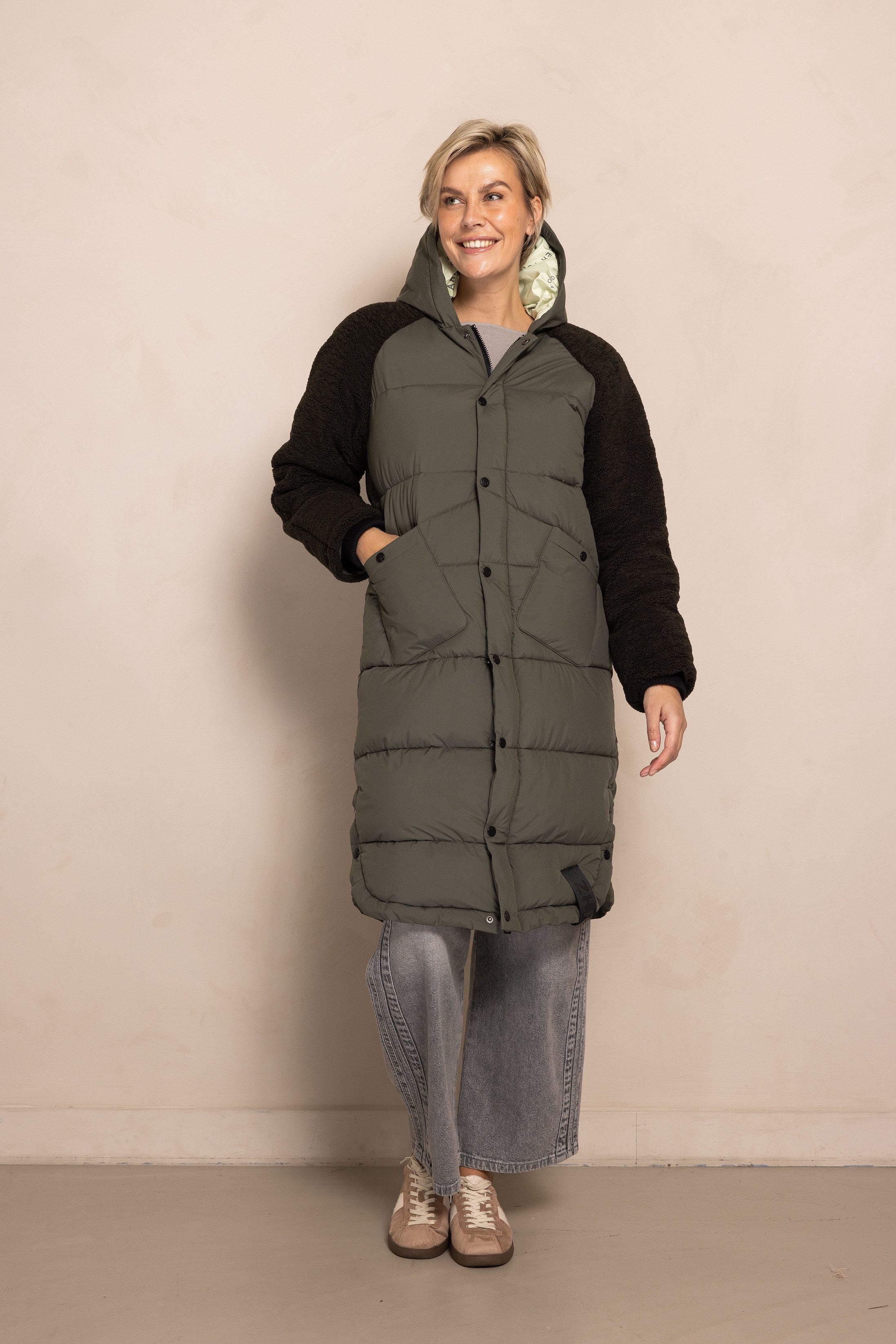 Zhrill Steppmantel ZHDURA