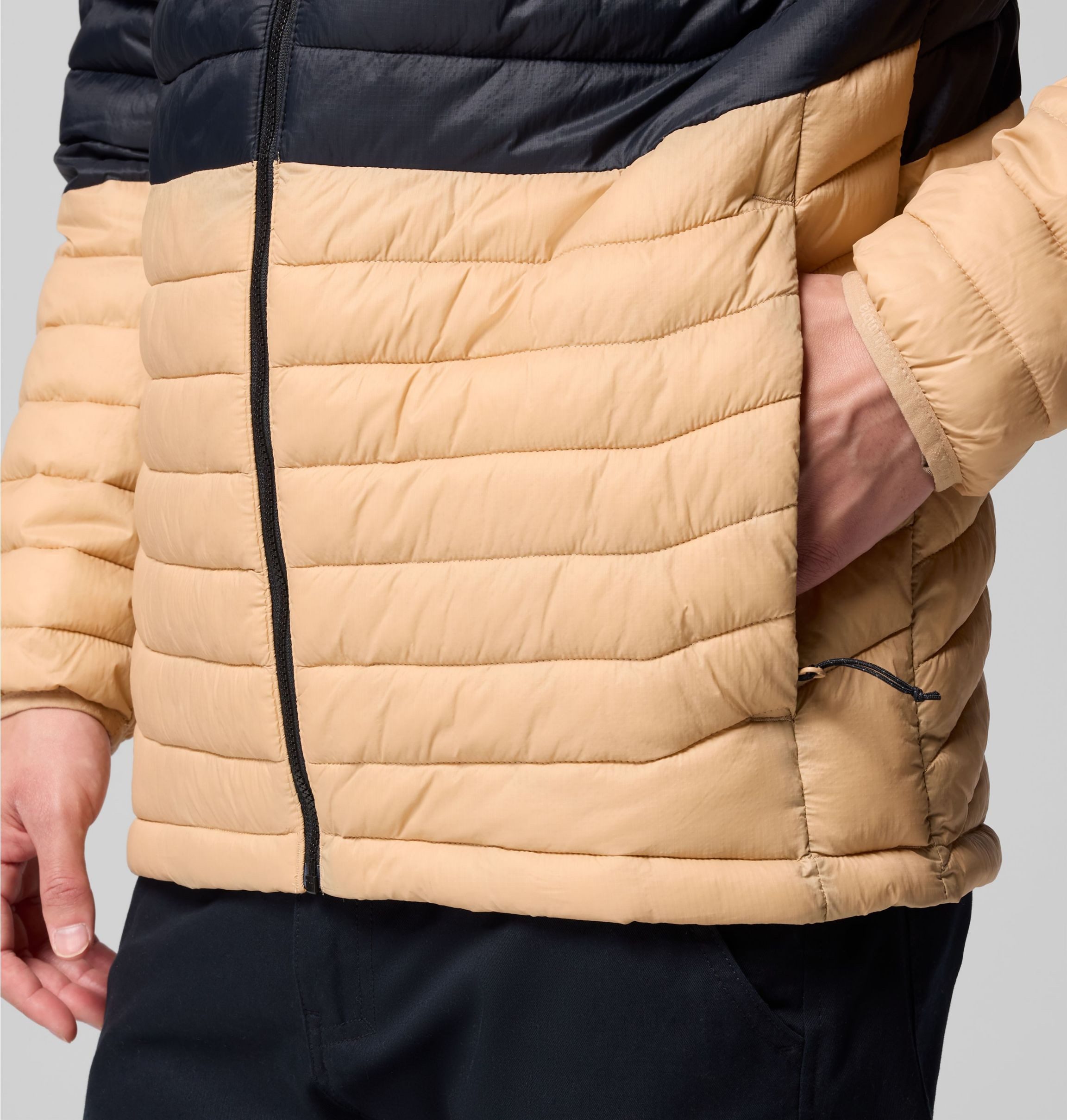 Columbia Steppjacke POWDER PASS HOODED JACKET mit Reißverschlusstaschen, wärmeisolierende Wattierung aus Polyester – Bild 5 von 5