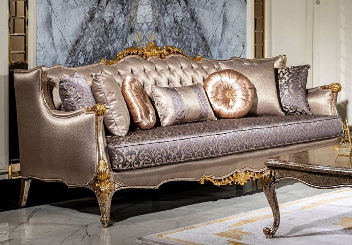 Casa Padrino Sofa Luxus Barock Sofa Silber / Lila / Antik Silber / Braun / Gold - Handgefertigtes Wohnzimmer Sofa mit elegantem Muster und dekorativen Kissen - Wohnzimmer Möbel im Barockstil