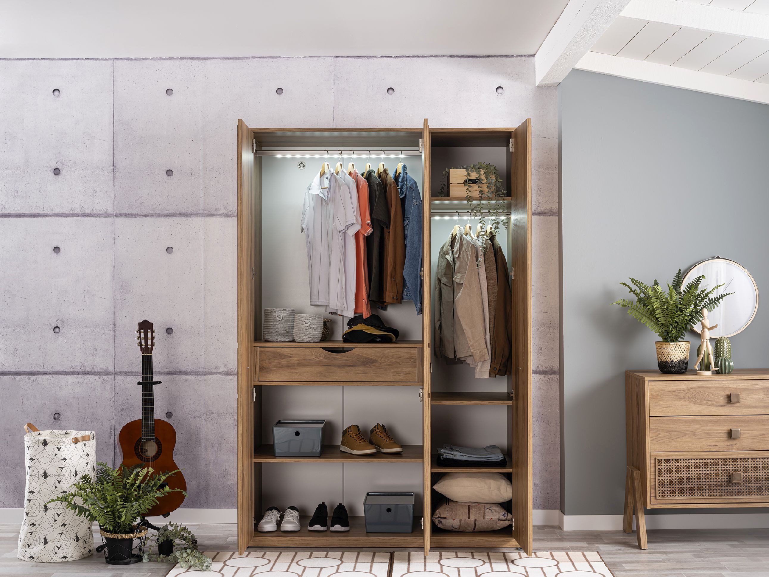 Möbel-Zeit Kleiderschrank TRIO 3-türig – Holz-Optik mit Hazeran-Design – 2x LED-Kleiderstangen