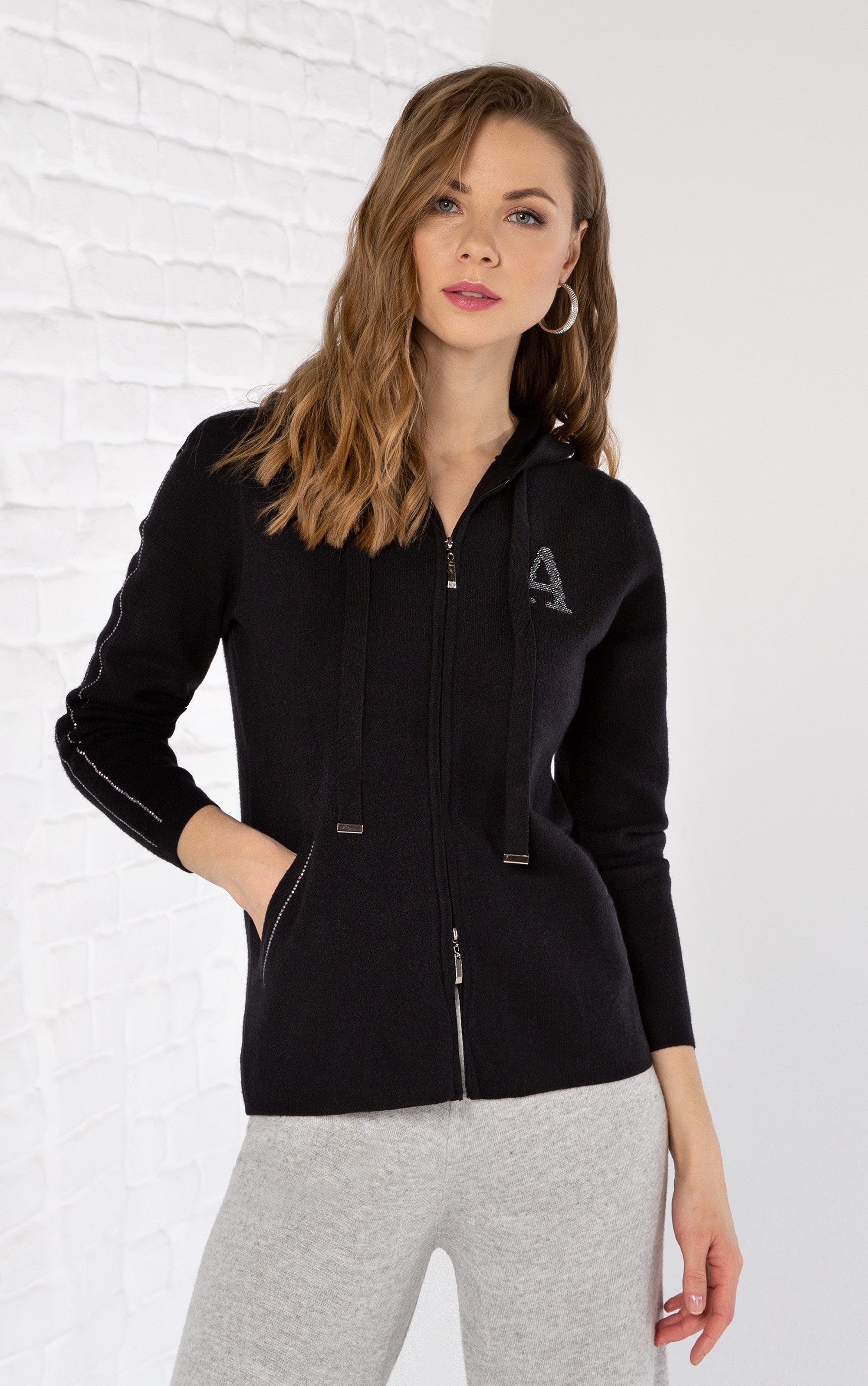 Passioni Kapuzenpullover mit Reißverschluss in schwarz und Glitzerdetails günstig online kaufen