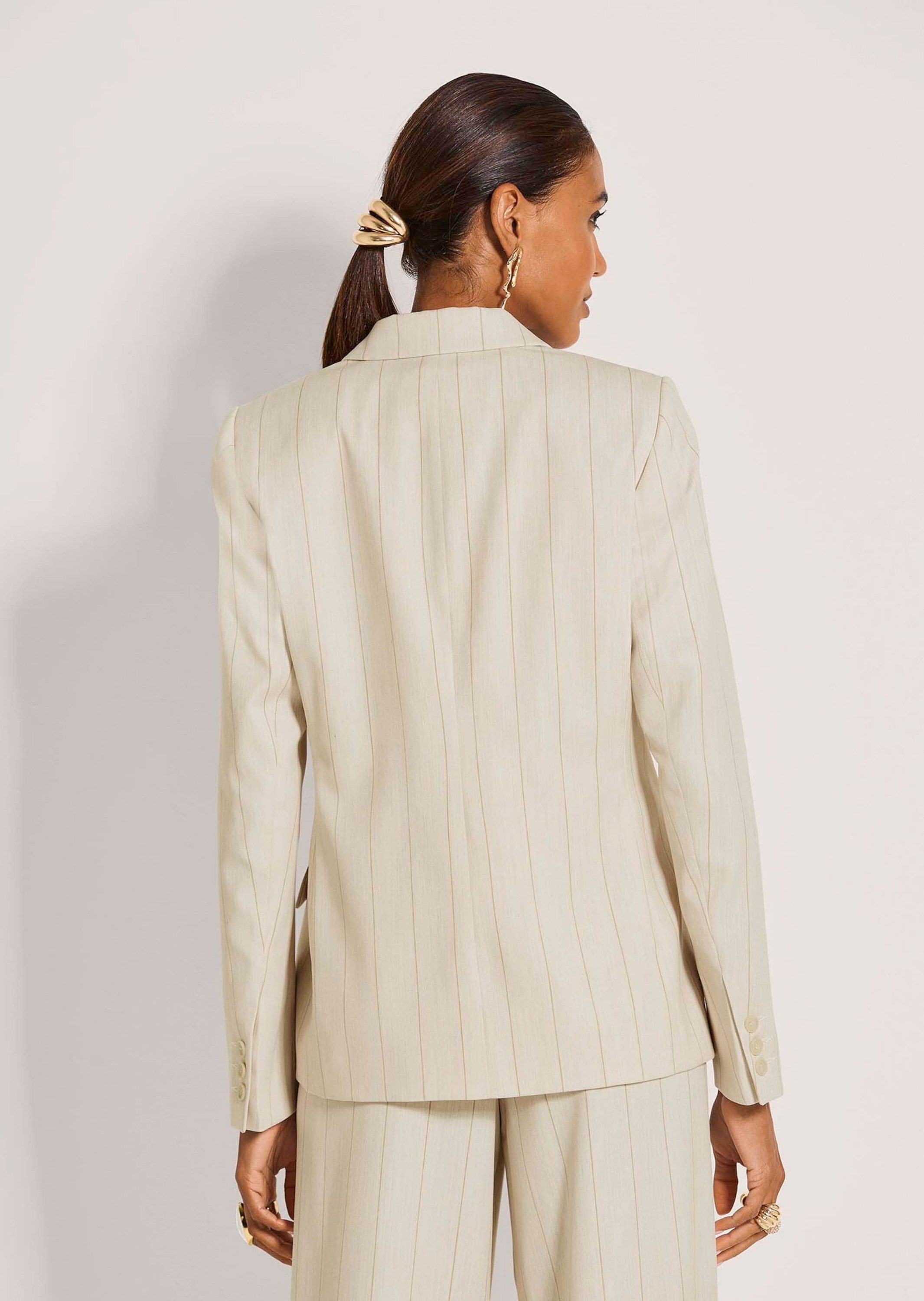 MADELEINE Kurzblazer Longblazer mit Nadelstreifen Einreiher mit Reverskragen, Pattentaschen und Langarm – Bild 2 von 5