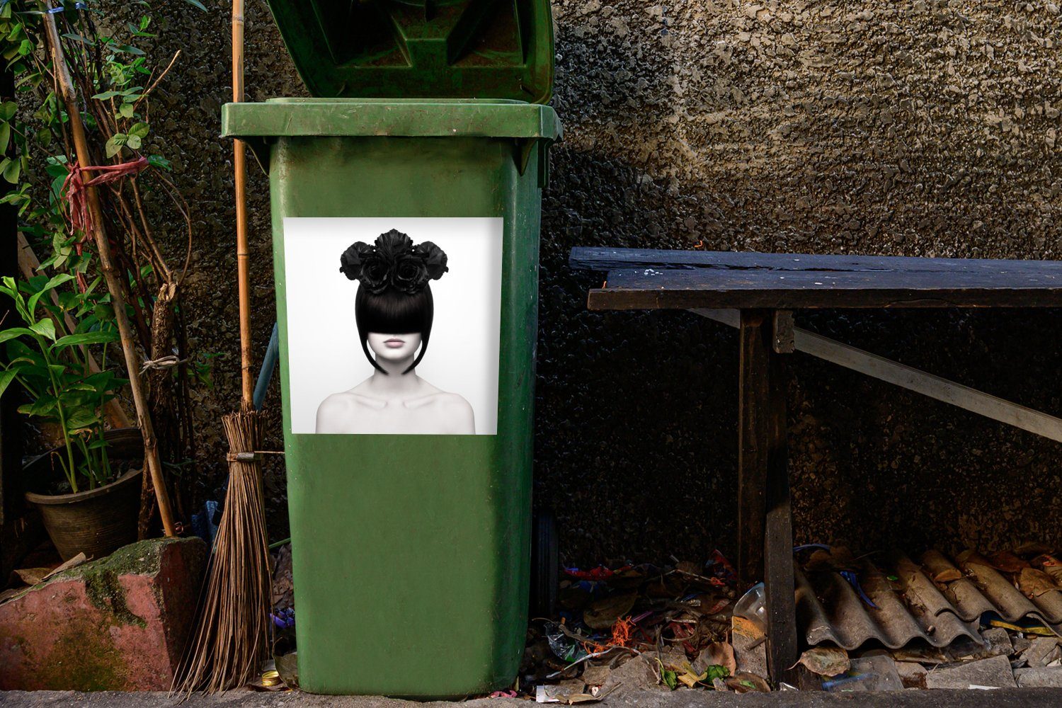 MuchoWow Wandsticker Abstrakt Abfalbehälter - - (1 - Mülltonne, - Container, Schwarz-Weiß Porträt Mülleimer-aufkleber, Sticker, Rosen St), Frau