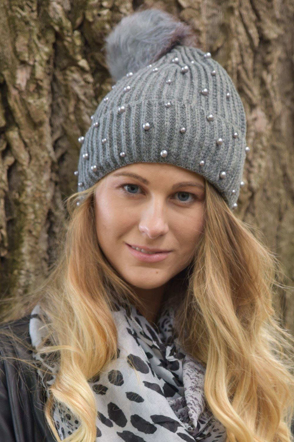 styleBREAKER Bommelmütze Strick Bommelmütze mit Perlen und Fleece Futter (1-St)