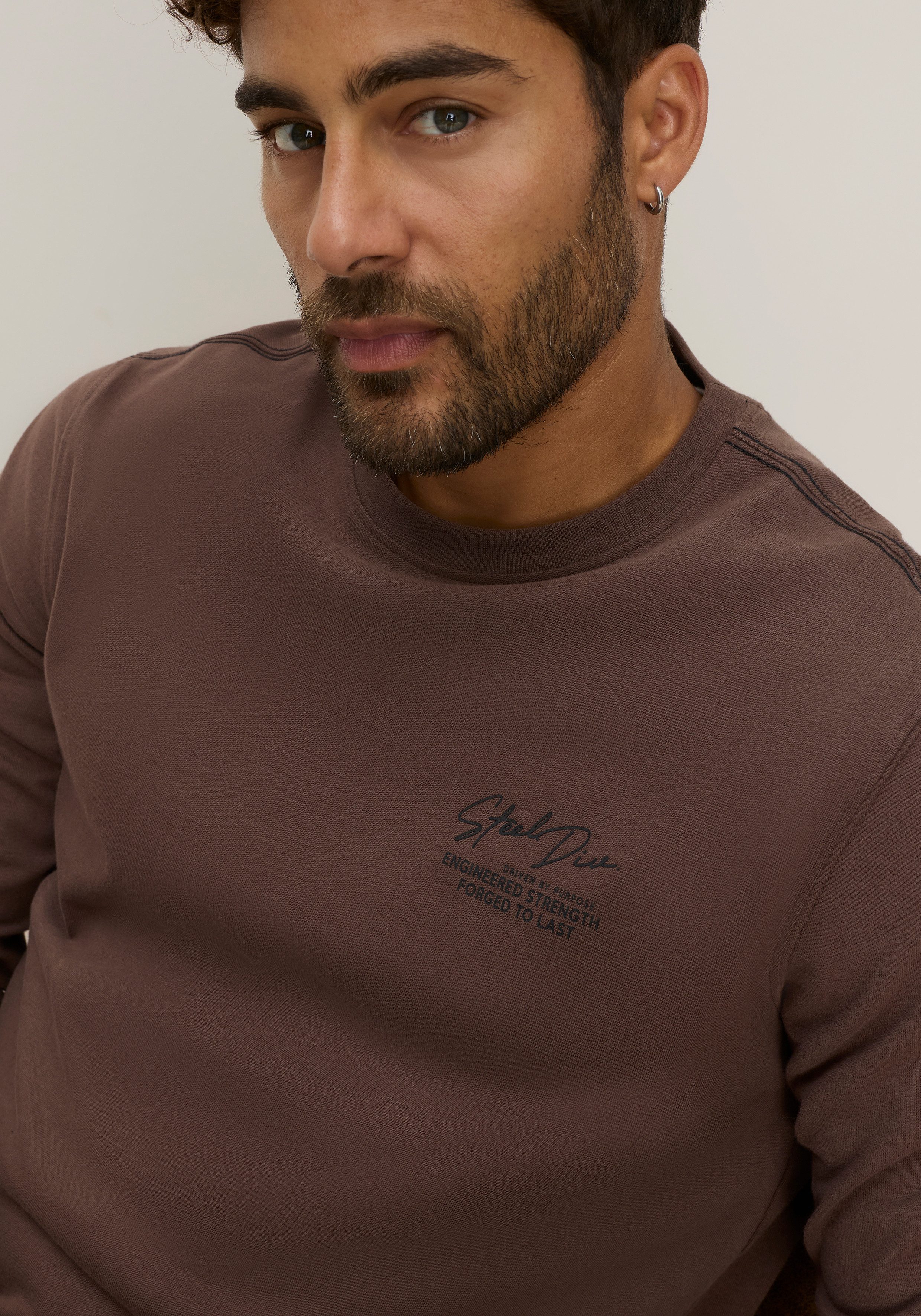 Man's World Rundhalsshirt schmale Passform, mit Langarm, unifarben, mit Print und Stickerei – Bild 2 von 5