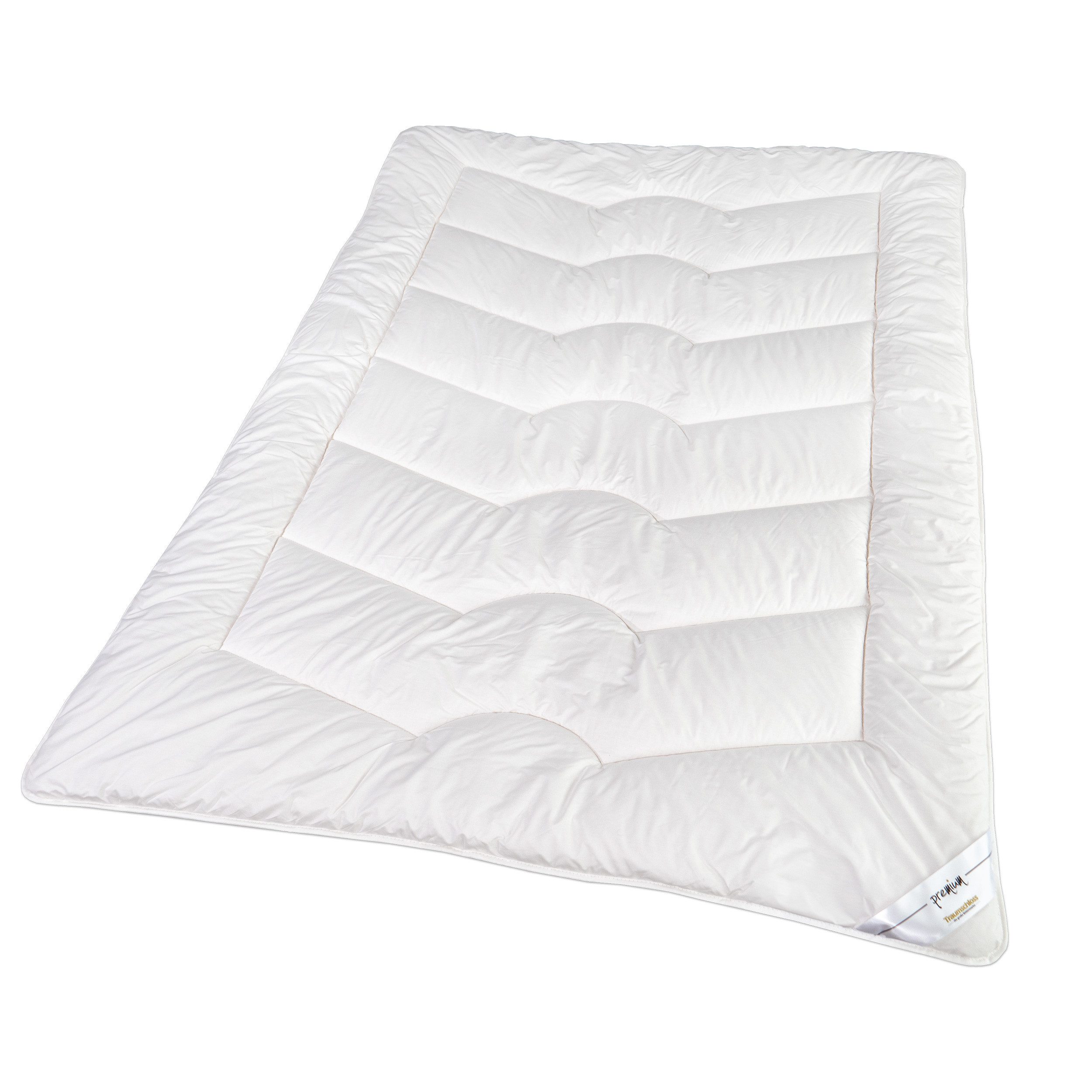 Traumschloss Microfaserbettdecke Premium, Füllung: 15% Kapok, 10% Lyocell, 75 Polyester, Bezug: 100% Baumwolle, Maximum an Volumen, Anschmiegsambarkeit und Feuchtigkeitsmanagement