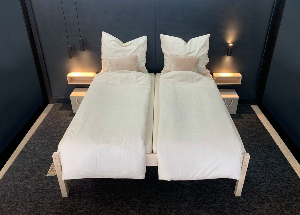 LIEGEWERK Massivholzbett Erhöhtes Bett Seniorenbett Massivholz 90x200 100x2 günstig online kaufen