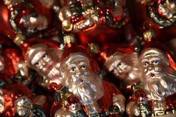 Haberland Glasschmuck Lauscha Christbaumschmuck Großer Weihnachtsmann mit Schaukelpferd bunt 18 cm Lauschaer Glas