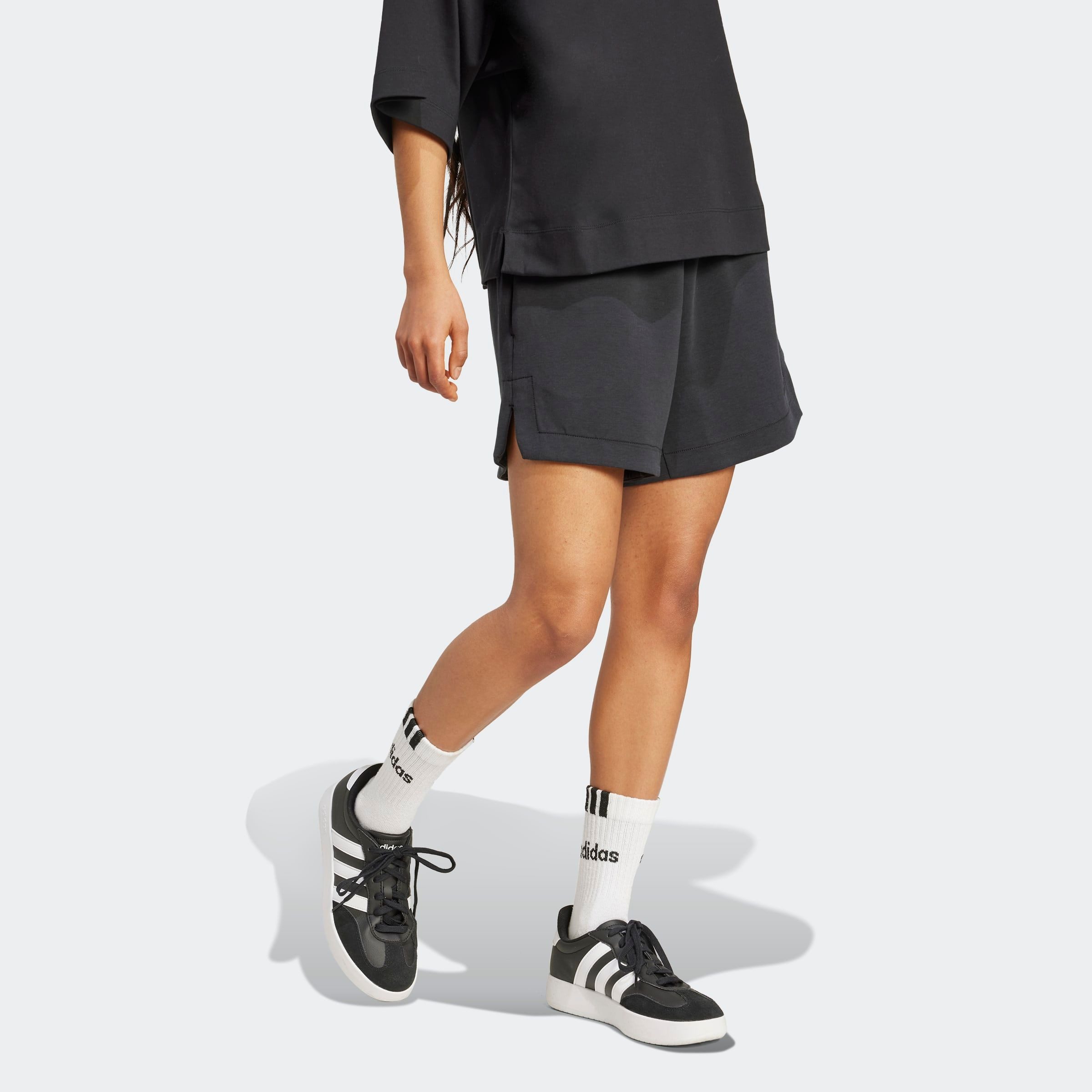adidas Sportswear Shorts SOFT LUX, LOCKER GESCHNITTEN mit Kordelverschluss, aus Polyester, Modal, Baumwolle und Elasthan