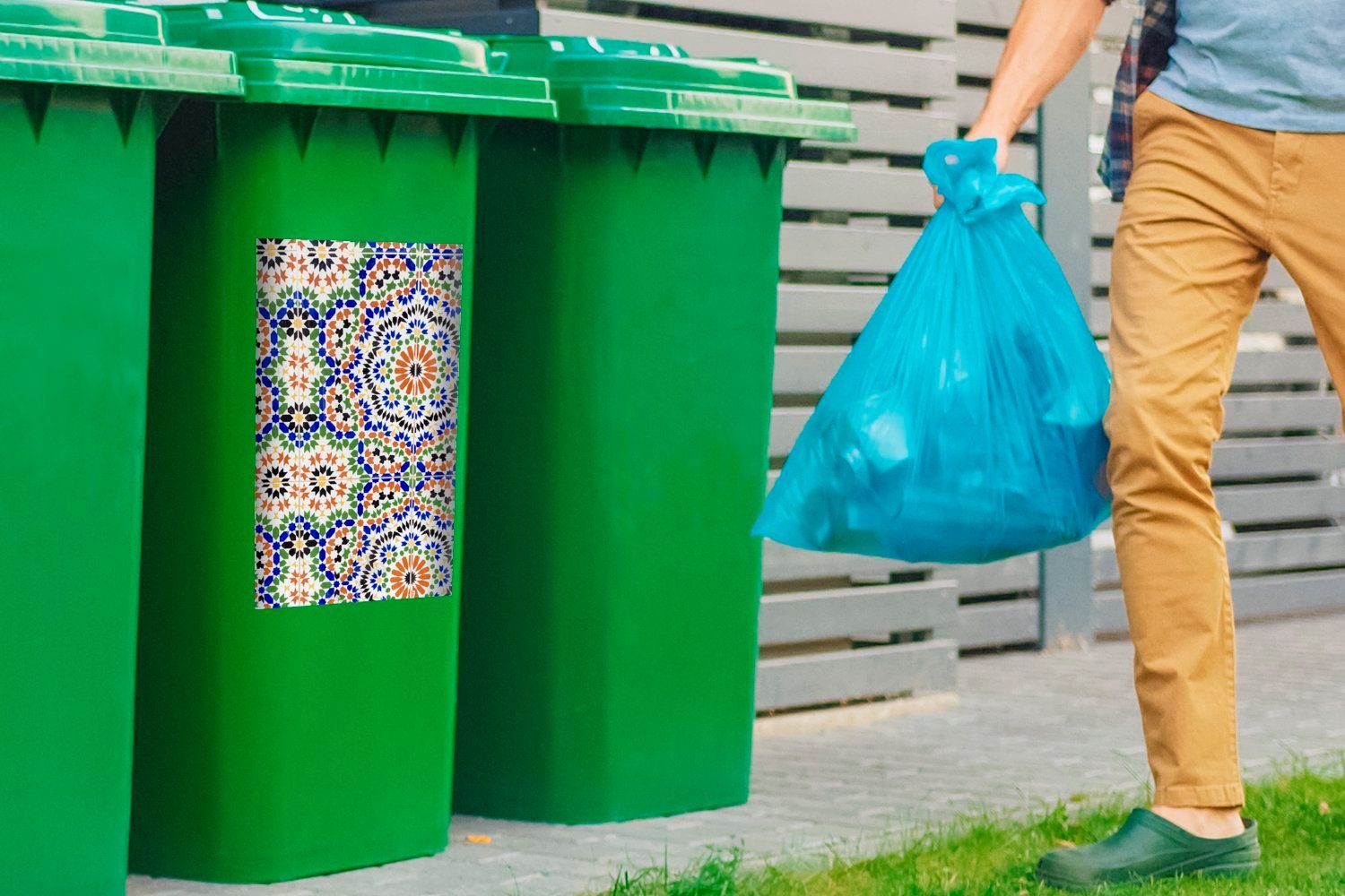MuchoWow Sticker, mit Ein Abfalbehälter St), Mosaikdetail Mülltonne, (1 Container, Mülleimer-aufkleber, verschiedenen vielen Formen Wandsticker