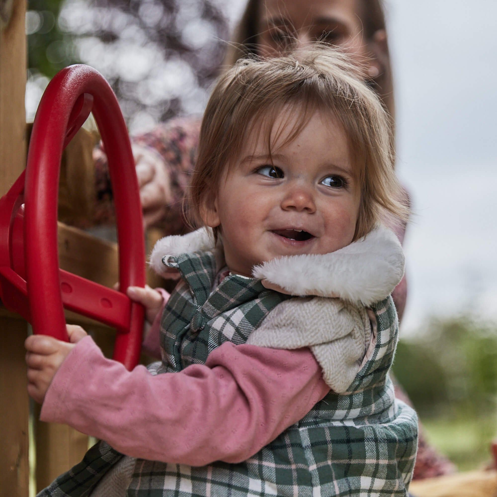 Wickey Spielturm-Spielzeugset Lenkrad – Für kleine Kapitäne & Rennfahrer für Rollenspiele, (Inkl. Schraube, Unterlegscheibe & Abdeckung, Drehbar montierbar für realistischen Spielspaß), Extrem witterungsbeständig - Farbecht & formstabil bei Sonne & Regen