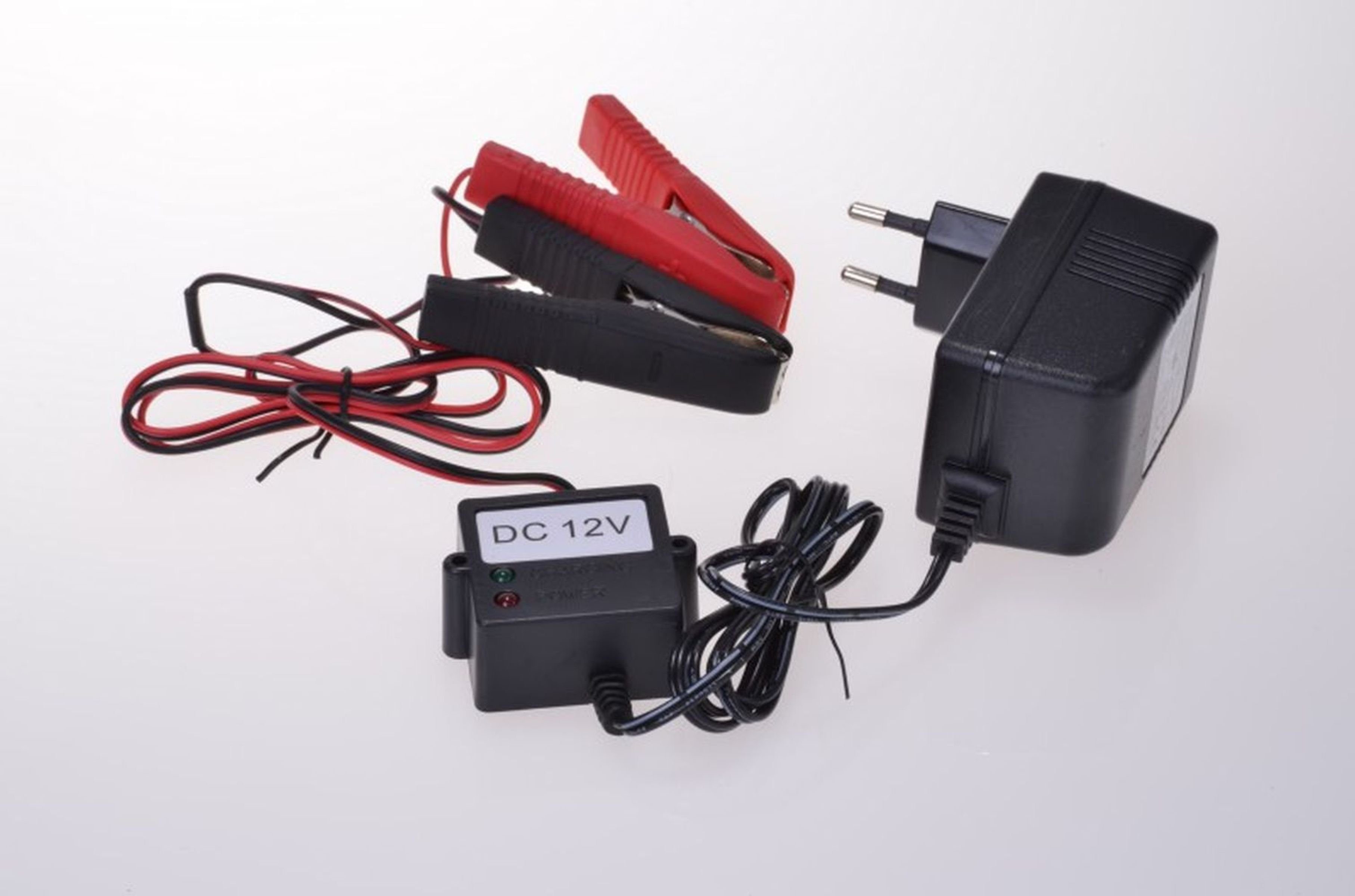 Gravidus KFZ Batterieerhalter & Ladegerät 12V Autobatterie-Ladegerät