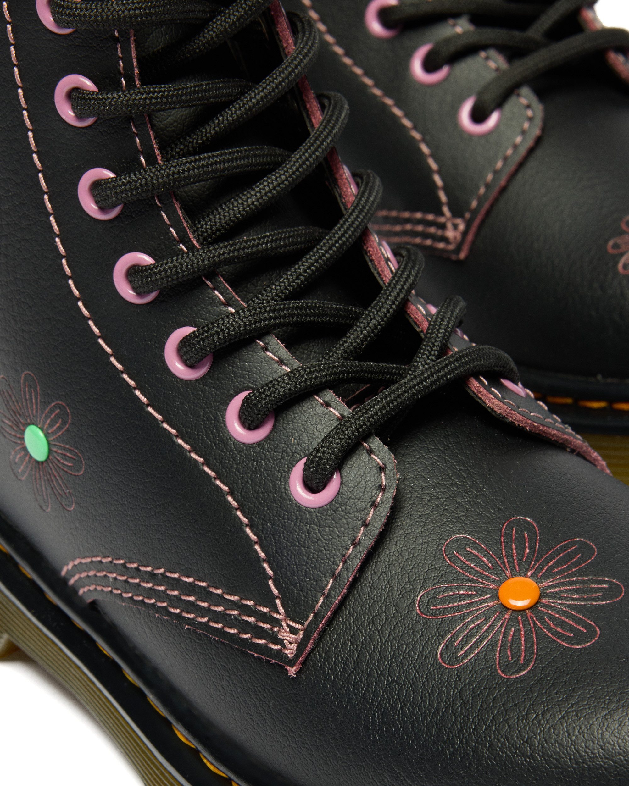 DR. MARTENS 1460 J Schnürboots Blockabsatz, Stiefelette, 8-Eye Boot mit auffälliger Verzierung