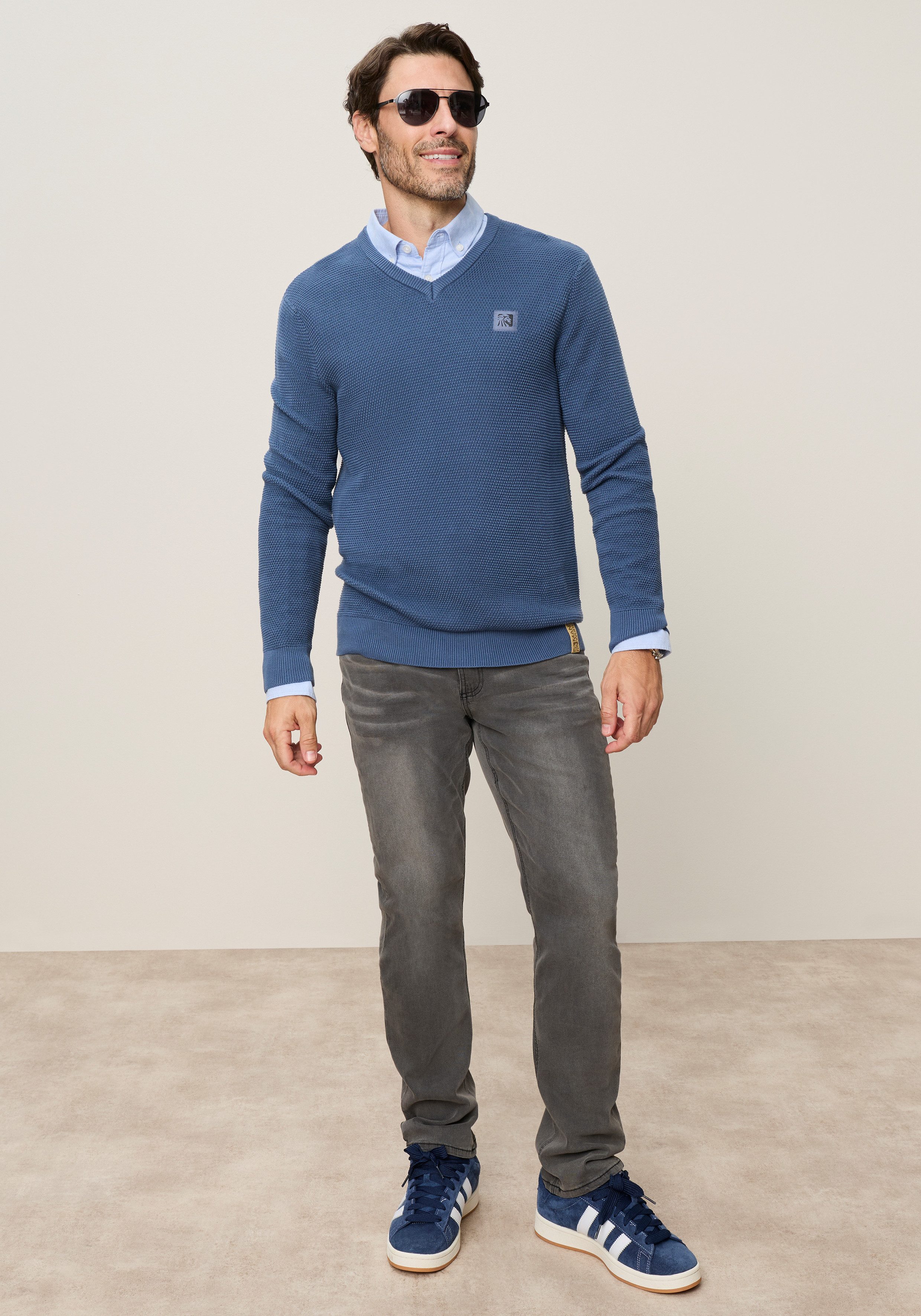 Man's World V-Ausschnitt-Pullover Neue Kollektion! Highlight Strickstruktur Strickmaterial, Rippbündchen am Ausschnitt, Regular Fit Passform
