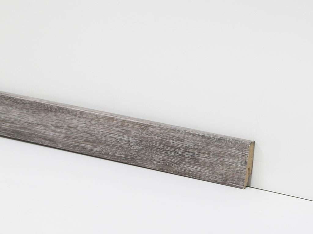 Check Sockelleiste Equipped– passend zu Check – Vinyl, Klickboden & andere Bodenbeläge, 1 Stück – 2400 x 58 x 18 mm, Clip- oder Klebemontage