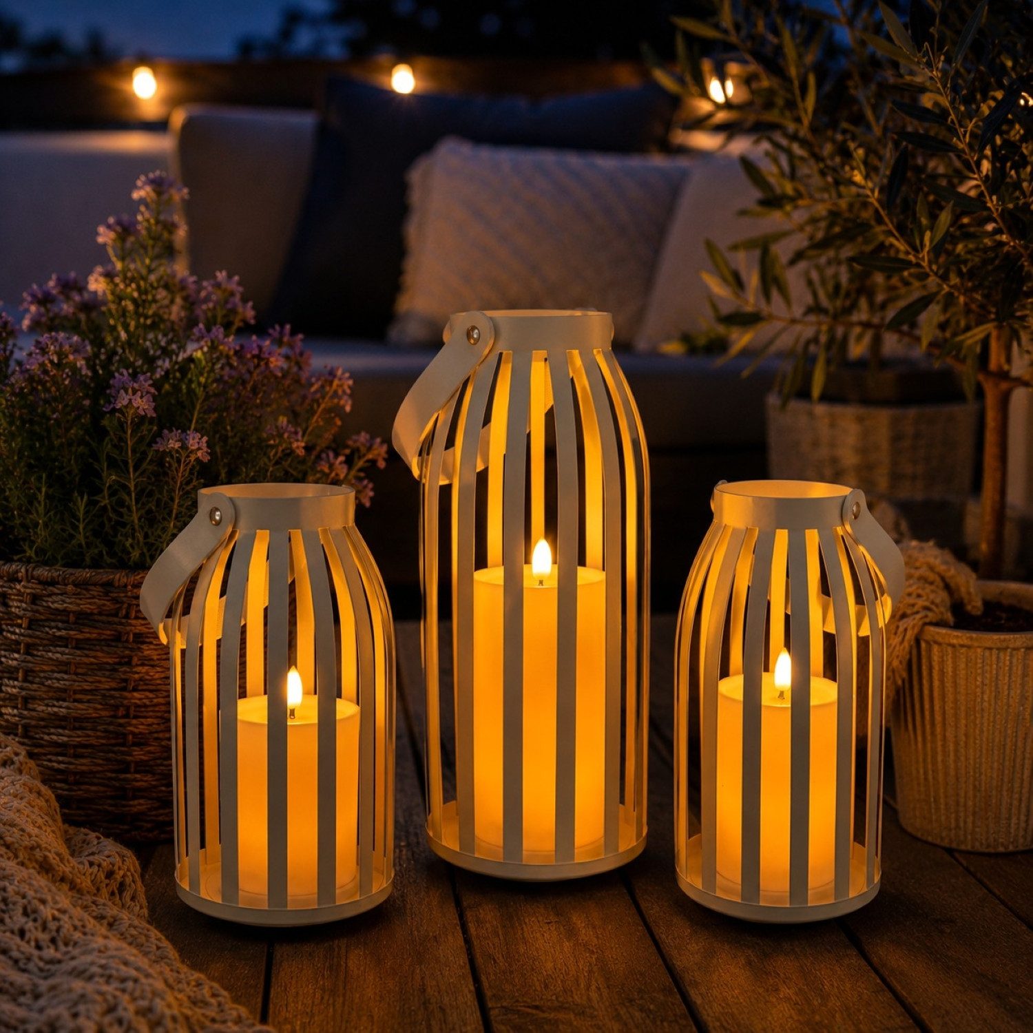 Online-Fuchs LED Laterne 3er Set Laternen aus Metall mit LED-Kerzen & Timer - Outdoor geeignet, mit realistischer Flamme und Wachsspiegel, warmweiße Beleuchtung, 6-Stunden Timerfunktion - für den Innen- und Außenbereich