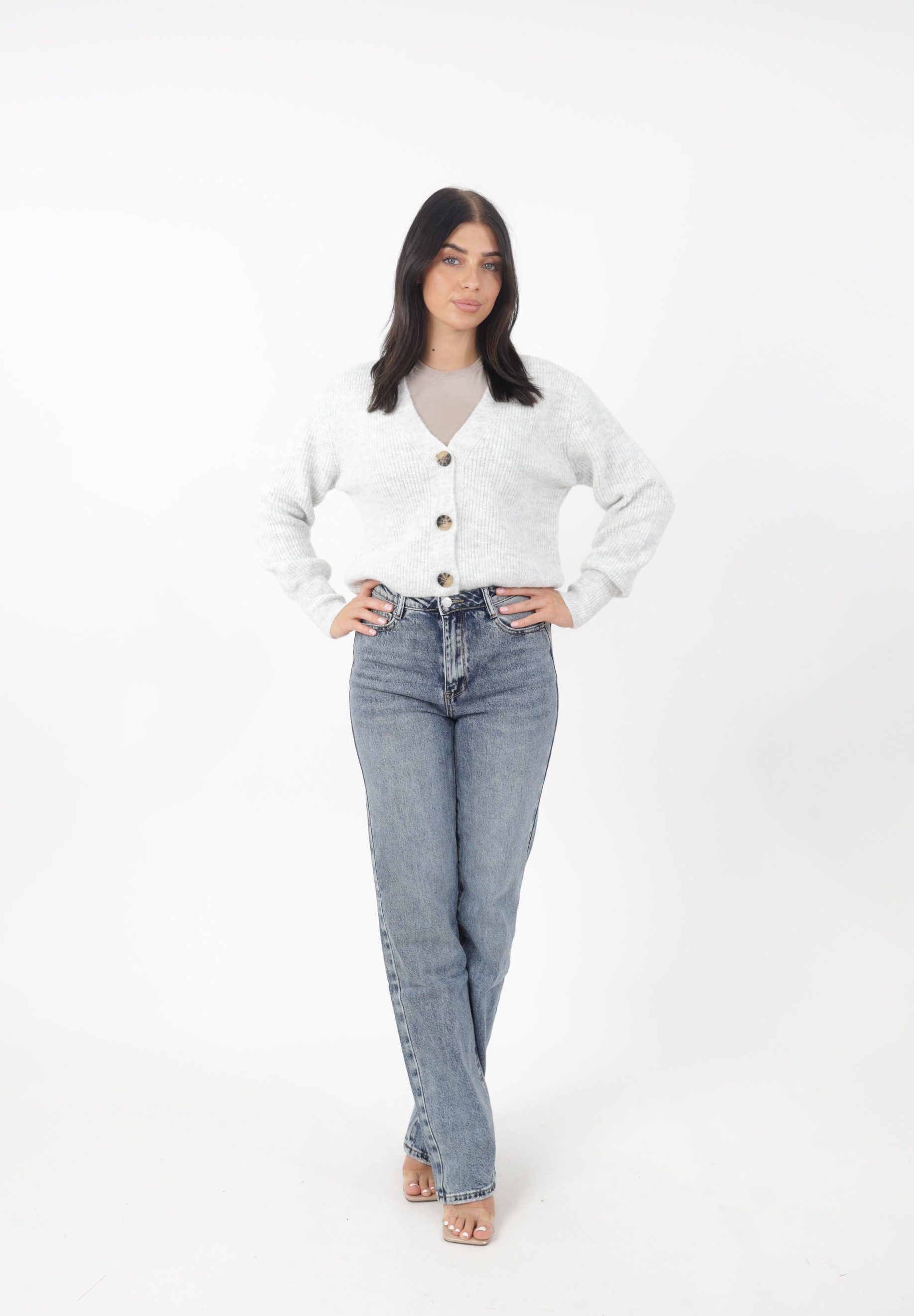Elara Cardigan — Damen Strickcardigan kurz mit V-Ausschnitt & Knopfleiste