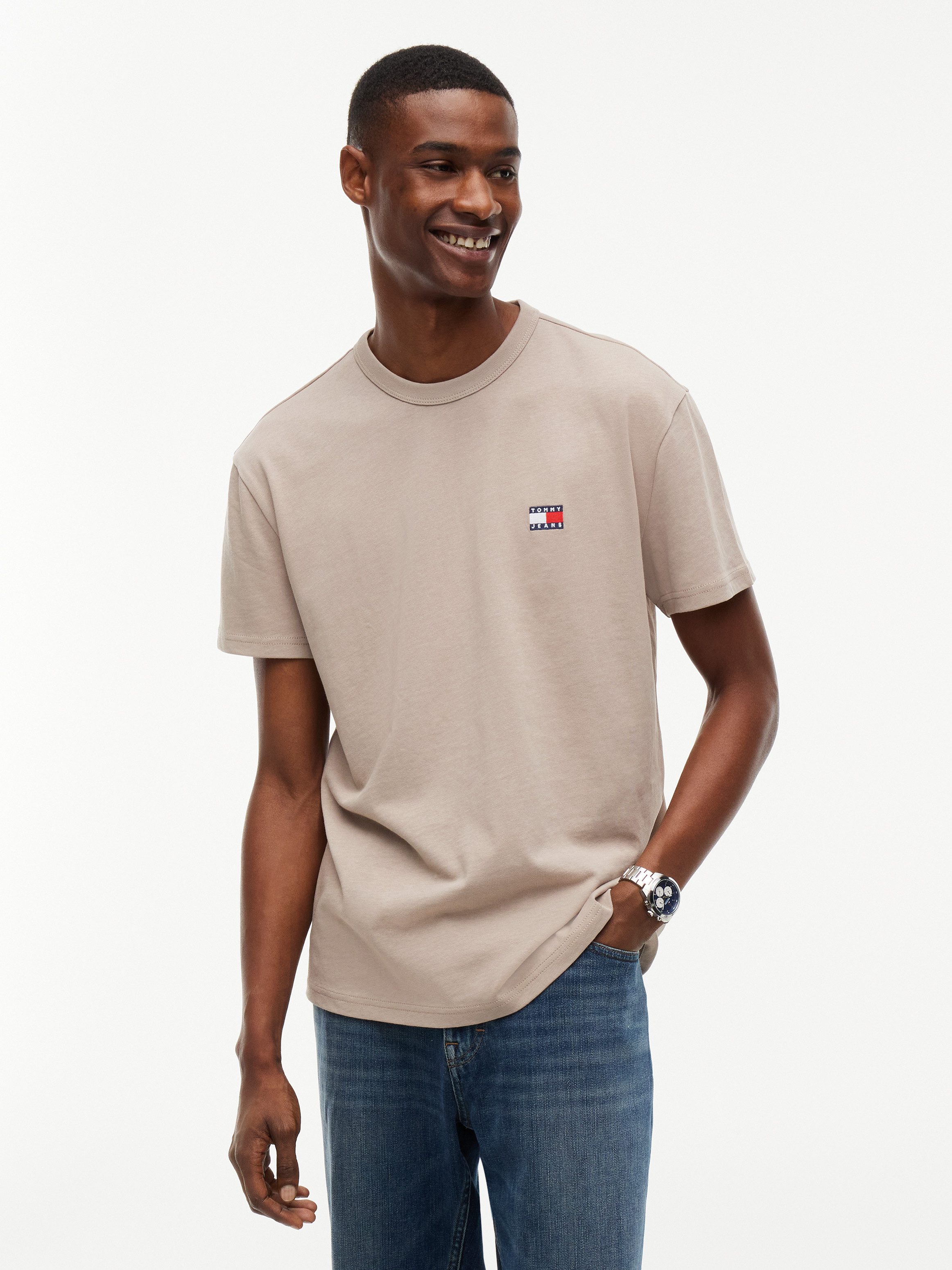 Tommy Jeans T-Shirt TJM REG BADGE TEE EXT mit Logostickerei