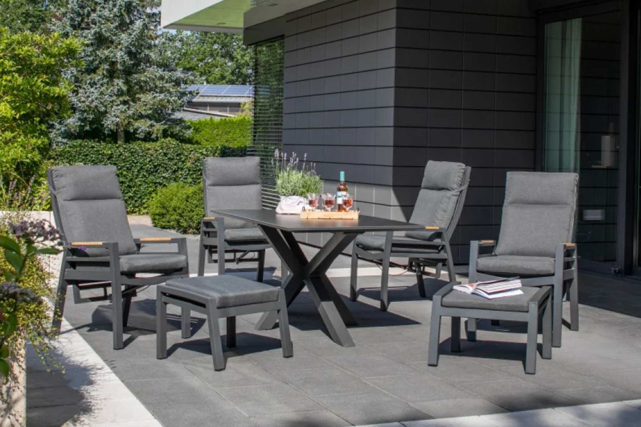 MR.DEKO Gartenlounge-Set Relaxsessel Sevilla + Hocker mit Tisch Malaga 180 x 90 cm