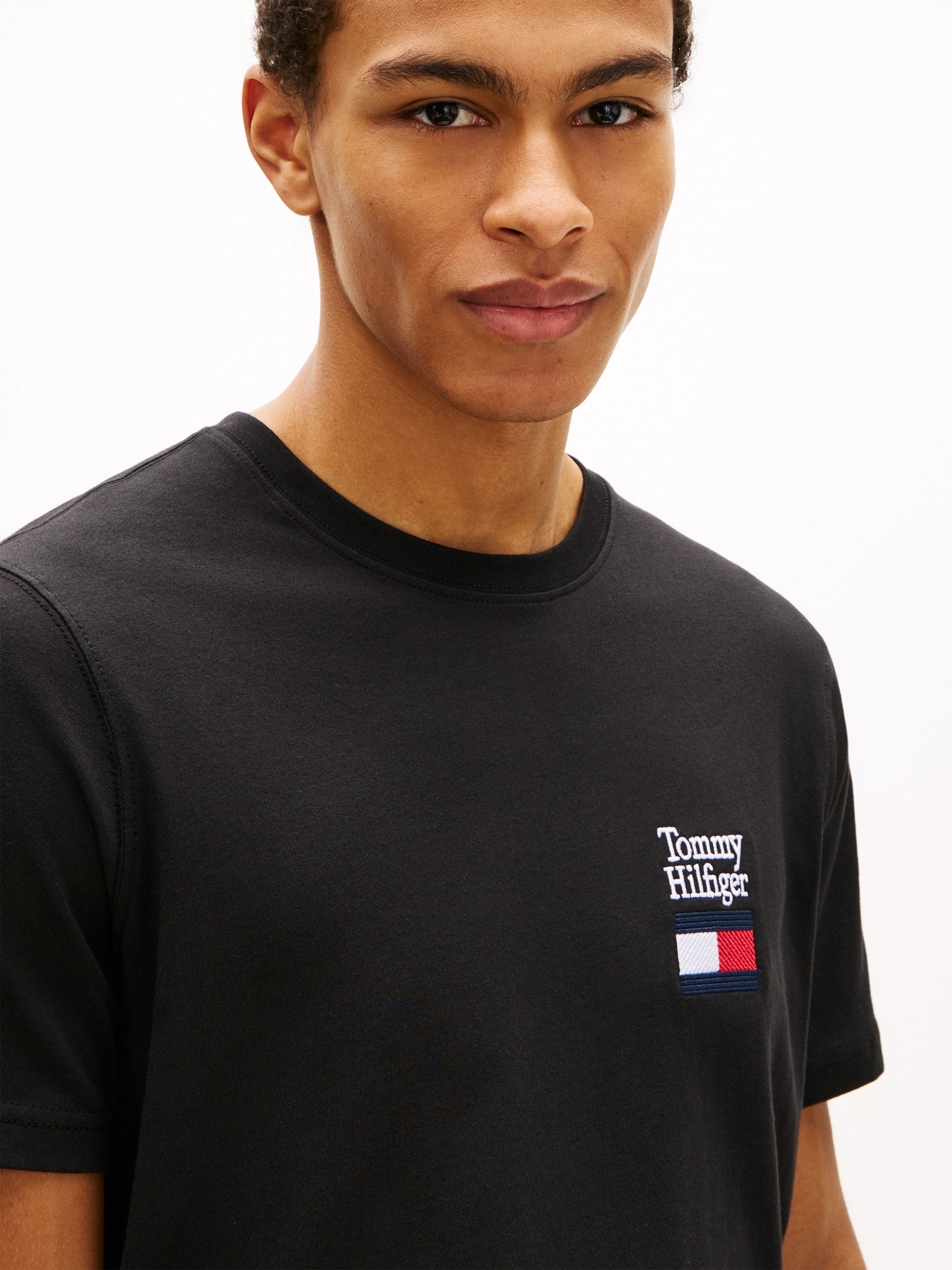 Tommy Hilfiger T-Shirt BRAND LOVE TEXT STACK Regular fit mit Rundhalsaussch günstig online kaufen