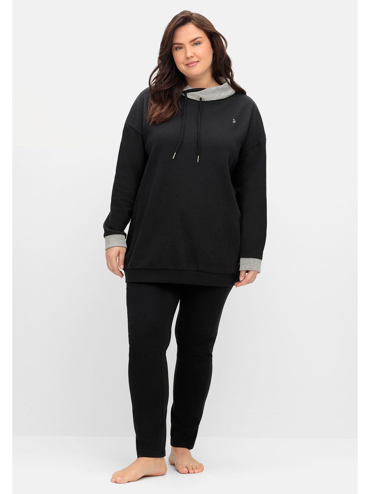 Sheego schwarz Kontrastdetails Größen Kragen und Sweatshirt mit weitem Große