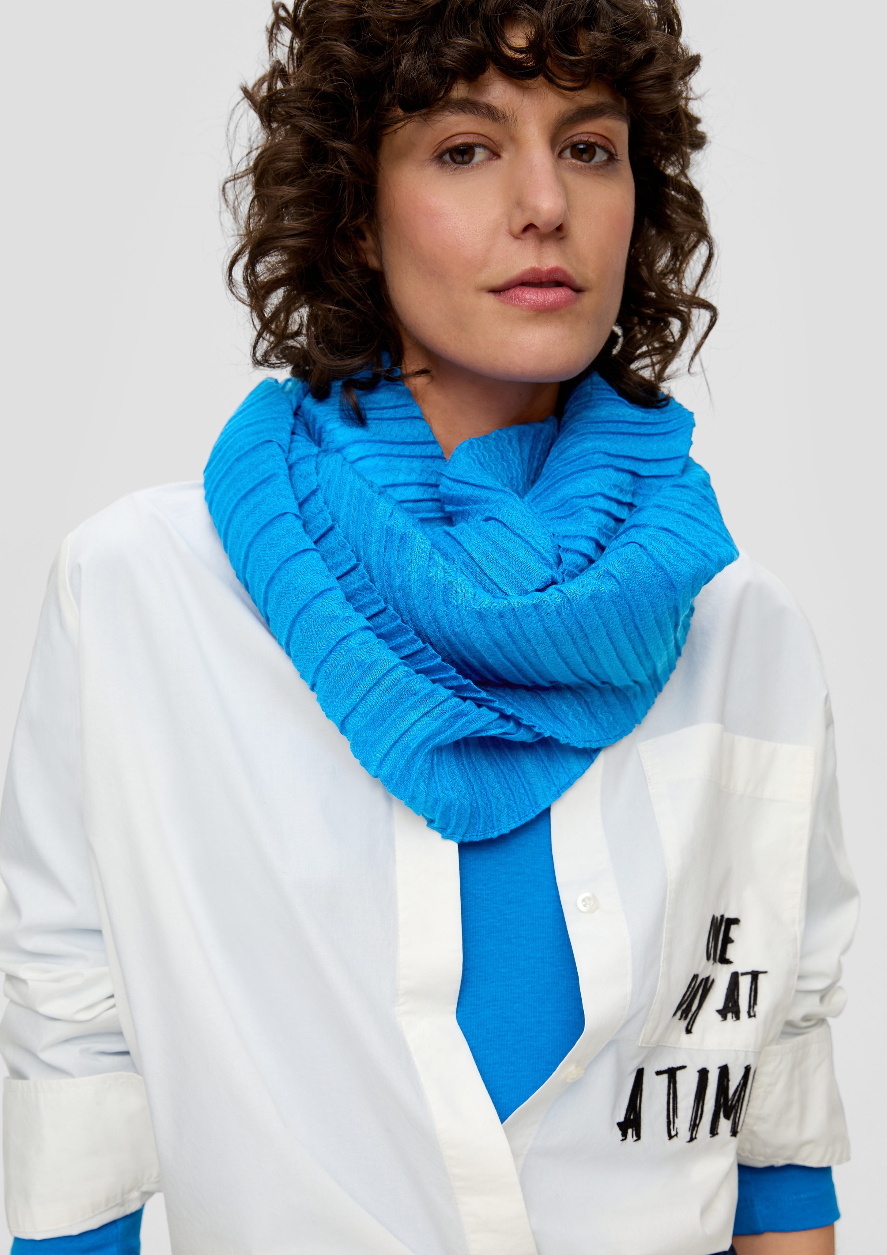 s.Oliver Halstuch Leichter Loop-Schal mit Plisseefalten royalblau