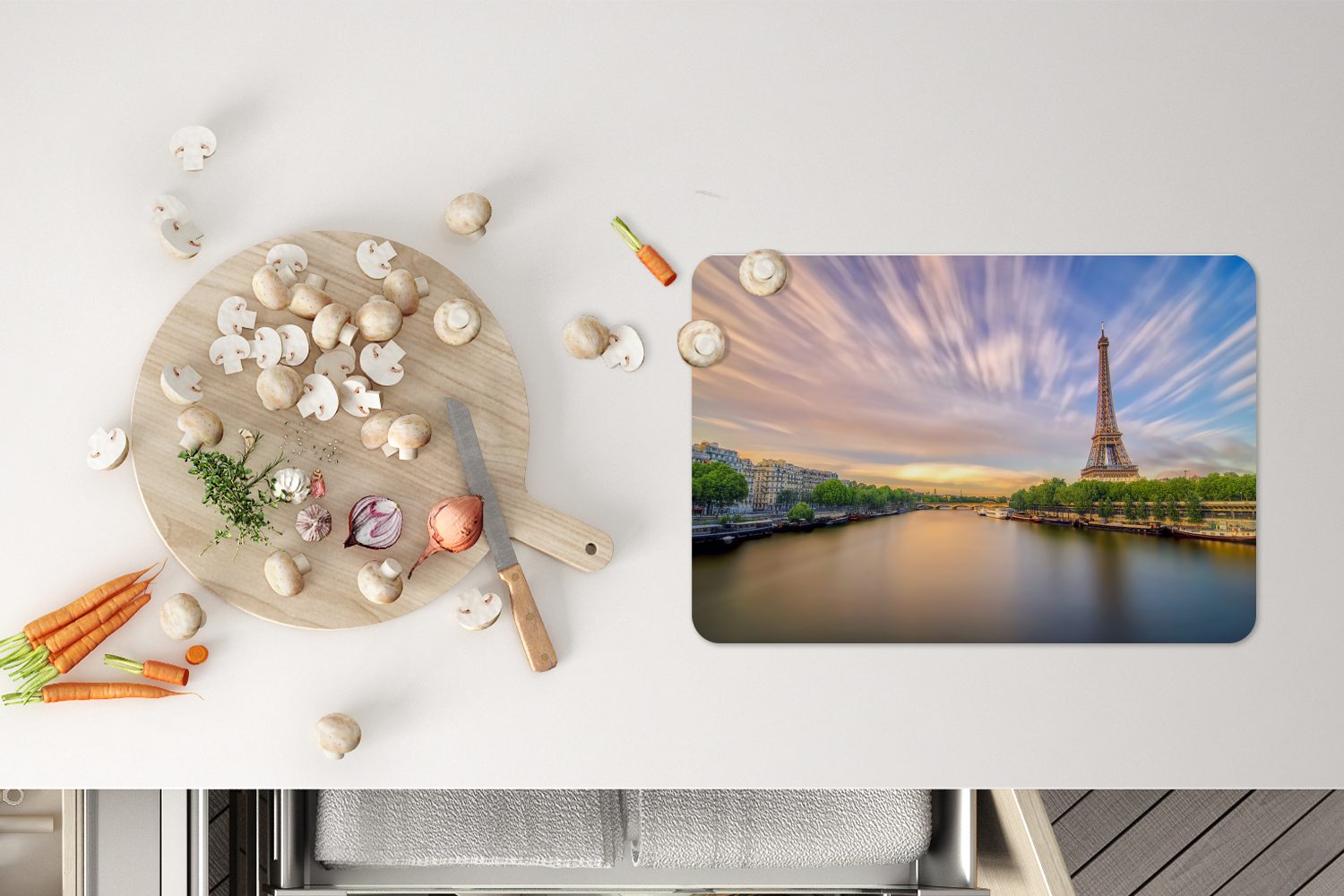 Platzset, Farbenprächtige Wolken Eiffelturm Platzset, Platzdecken, und MuchoWow, der Ferne, (6-St), in der Platzmatte, Tischmatten, Schmutzabweisend