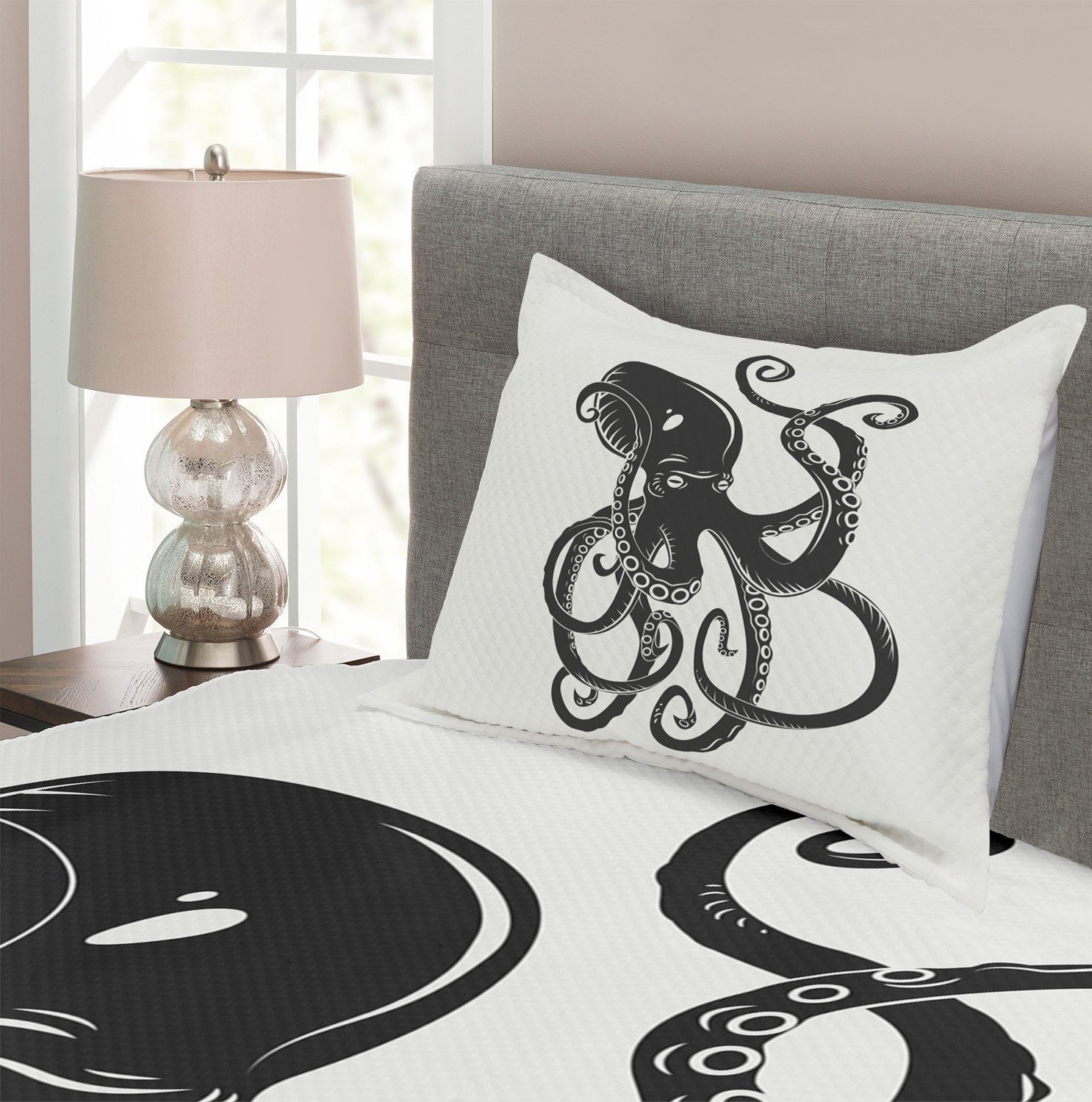 Cartoon Waschbar, Set Sea in Schwarz Octopus Abakuhaus, Kissenbezügen mit Tagesdecke