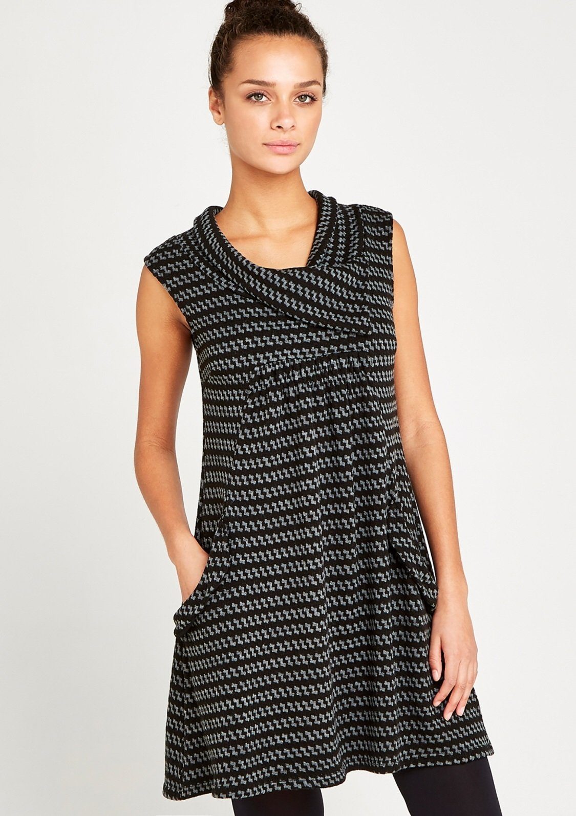 Lines mit Cowl Z A-Linien-Kleid Taschen Apricot Neck (1-tlg) aufgesetzten Dress