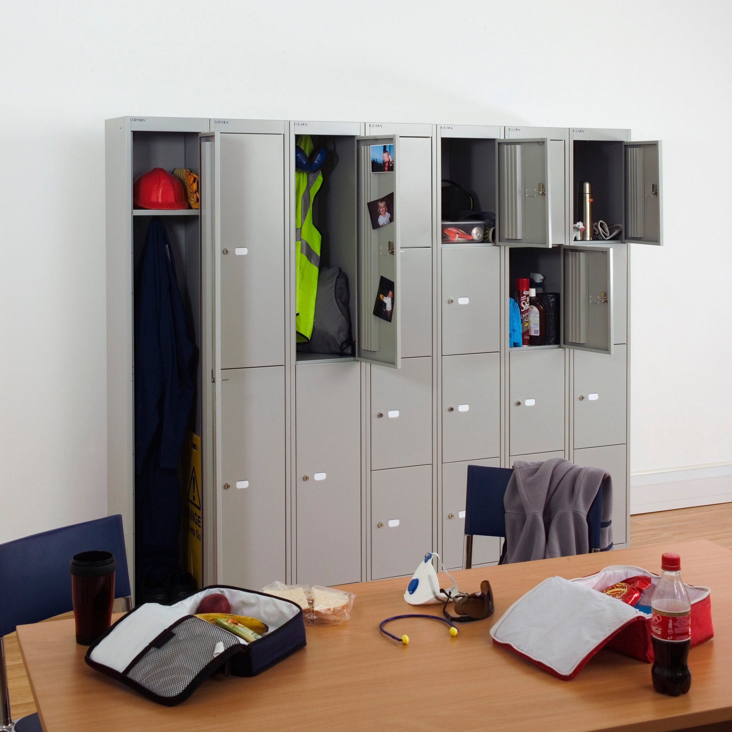 Bisley Spind Garderobenschrank Office in Verkehrsweiß - Maße: H 180 x B 31 x T 46 cm