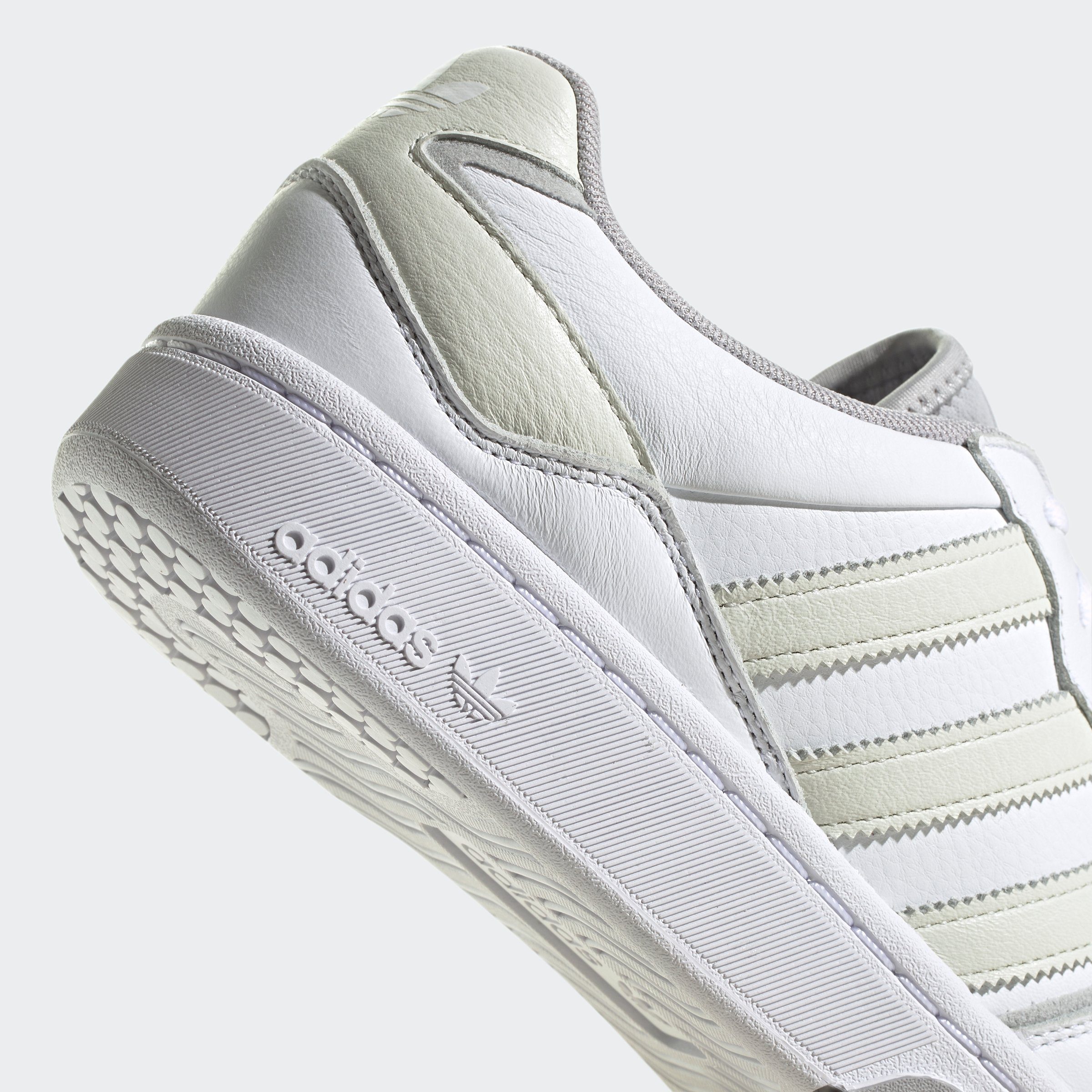 weiß-creme Originals adidas COURTIC Sneaker