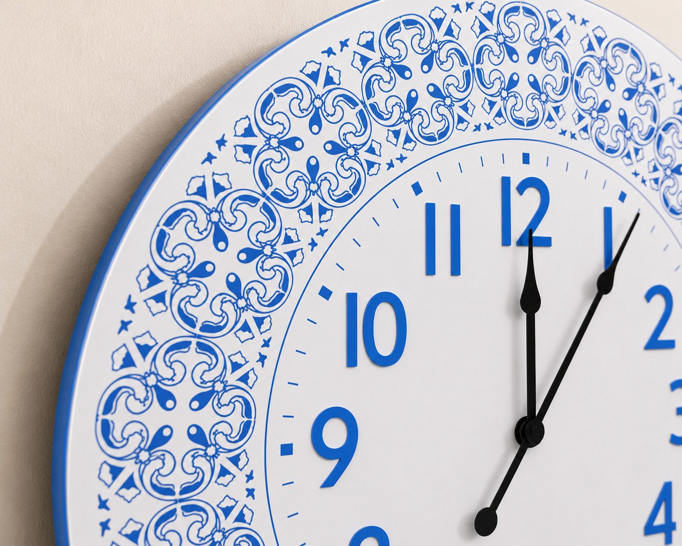 OTTO home Wanduhr Blue Sky mit detailreichen Ornamenten, 58cm groß (Küchenuhr, Wanduhr)