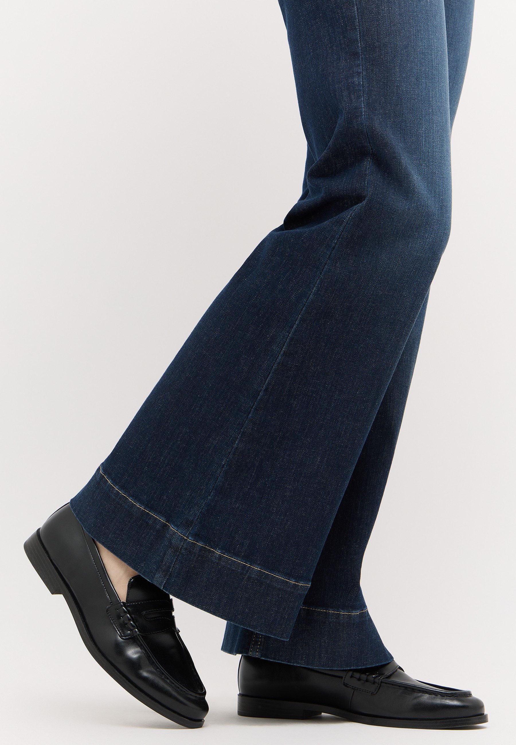 ANGELS Bootcut-Jeans LUNA mit ausgestelltem Bein, aus Baumwollmix mit Stretch