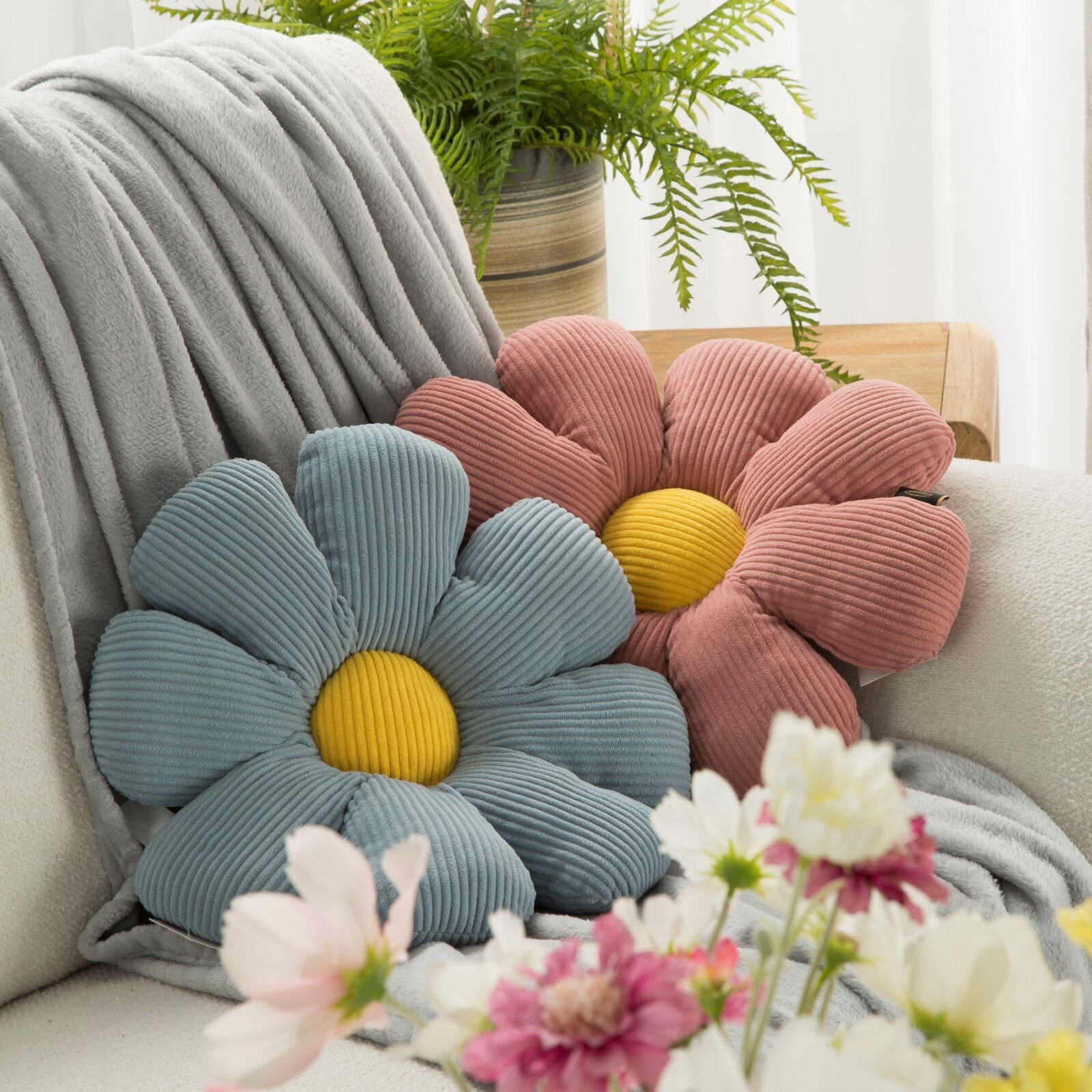 Eurofirany Dekokissen Flower Blumenkissen Kinderzimmer Rosa Blau Beige Kiss günstig online kaufen