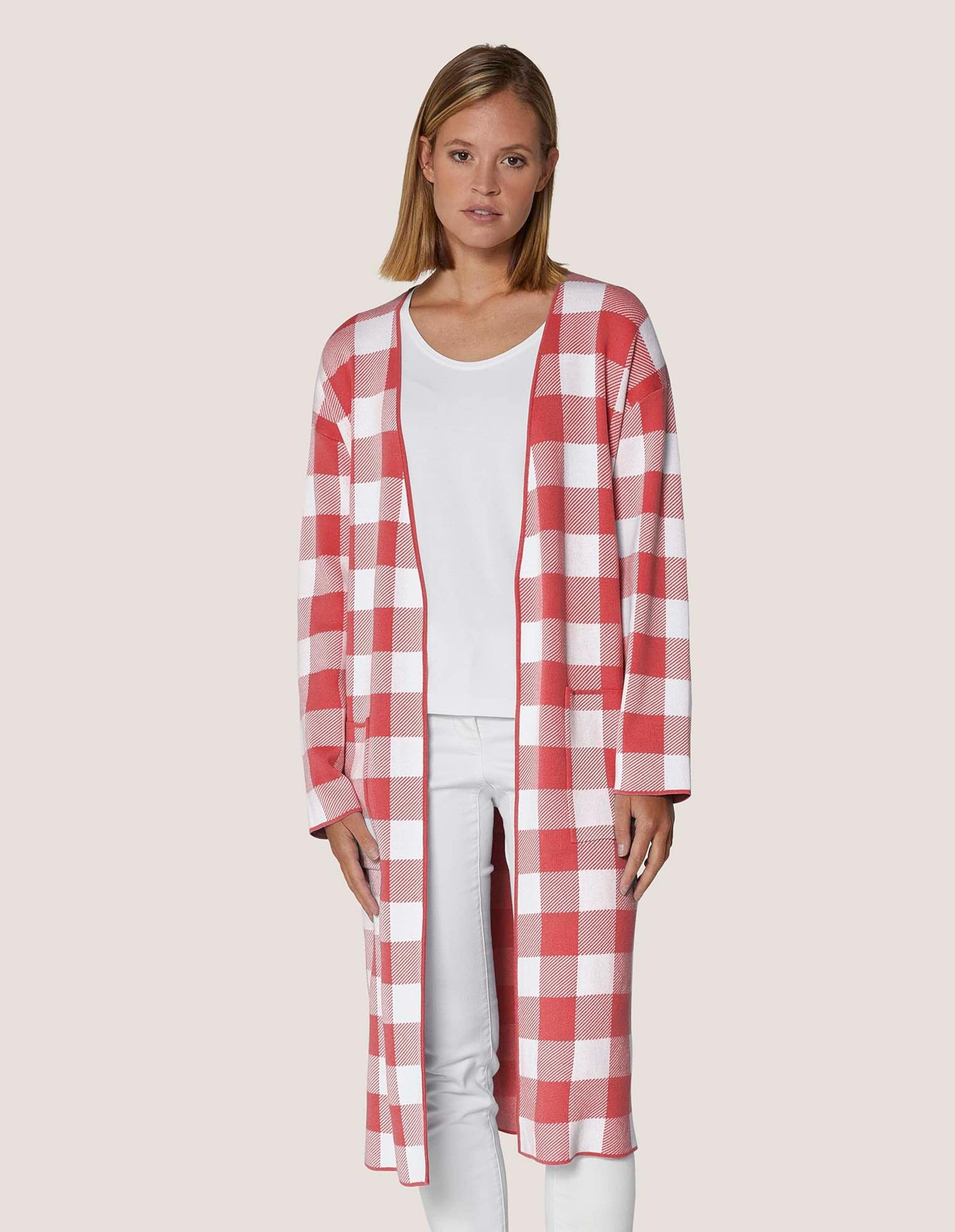 MADELEINE Kurzmantel Verschlussloser Strickmantel in Karo-Jacquard
