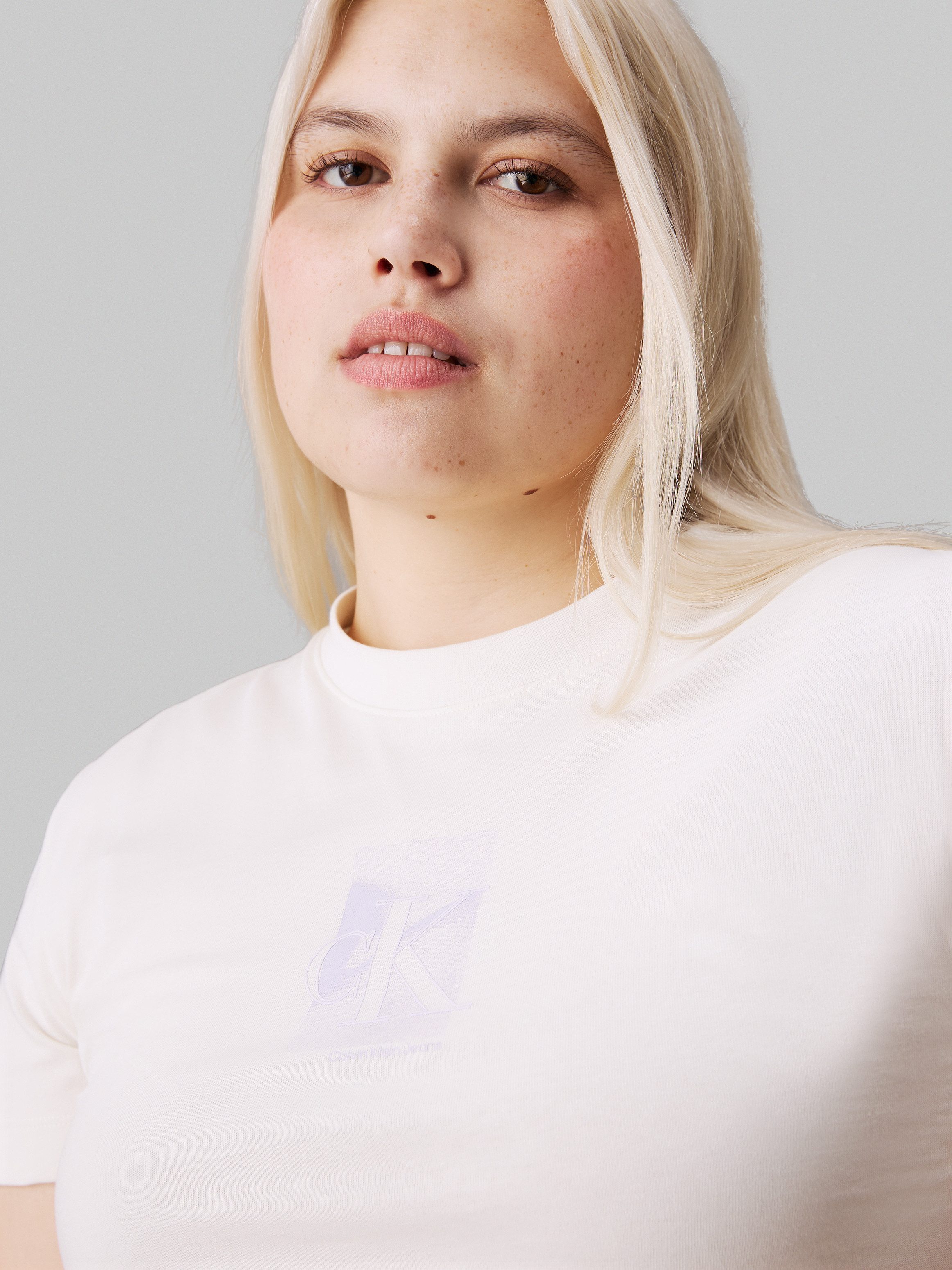 Calvin Klein Jeans Plus T-Shirt PLUS DIFFUSED CK REGULAR TEE in Großen Größen und mit Logomarkenlabel